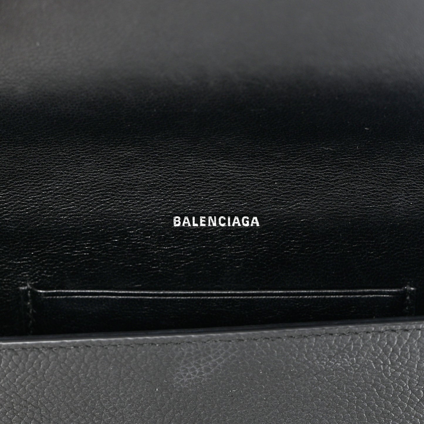 Grained Calfskin Logo Cash Phone Holder Wallet On Chain Black White