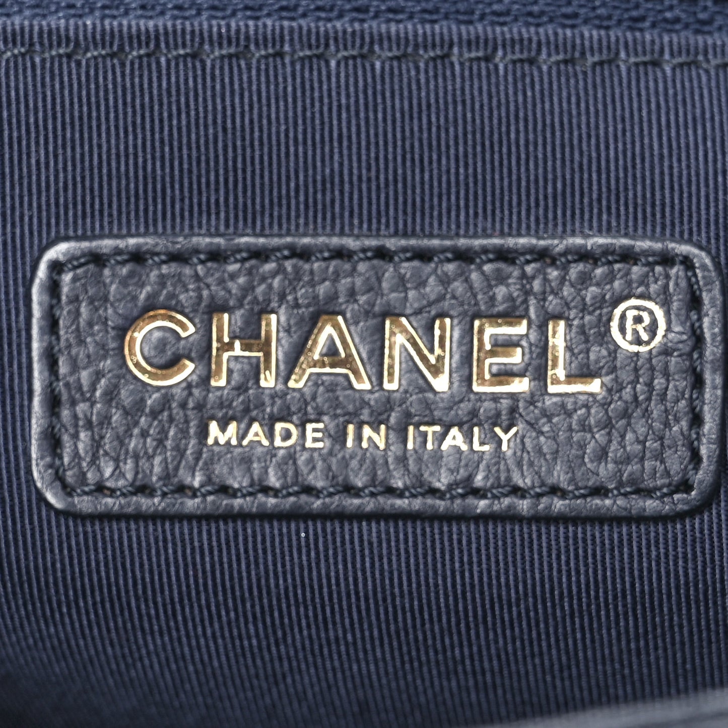 Caviar Quilted New Medium Boy Flap Navy
