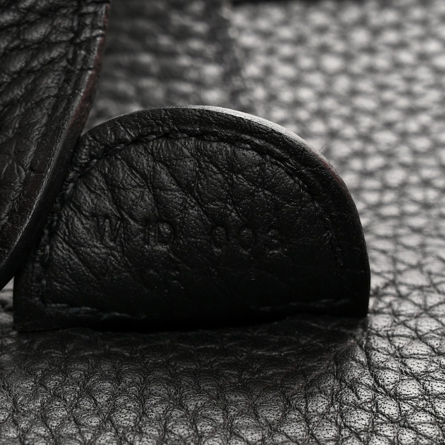 Taurillon Clemence Evelyne III PM Black