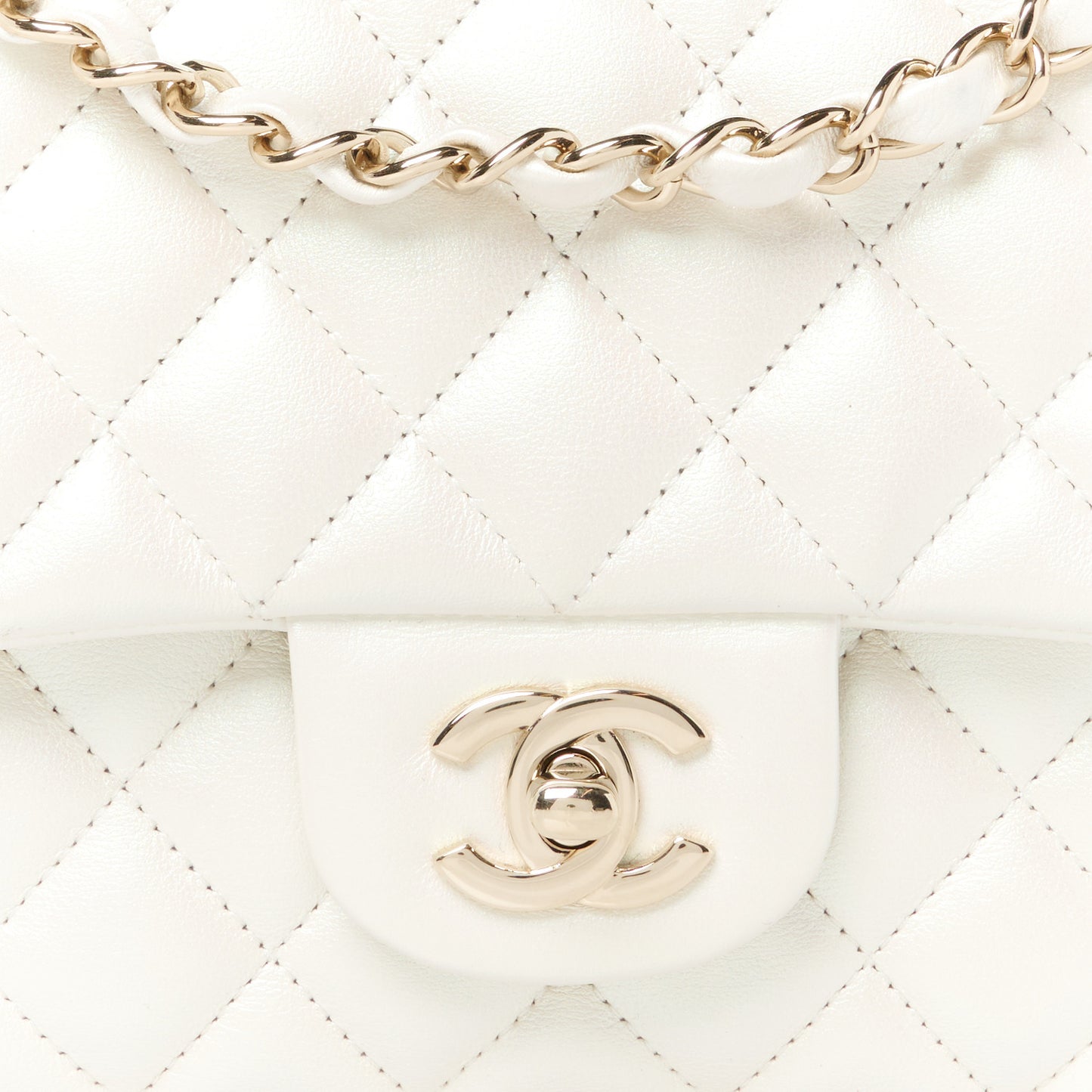 Iridescent Lambskin Quilted Medium Double Flap Ivory