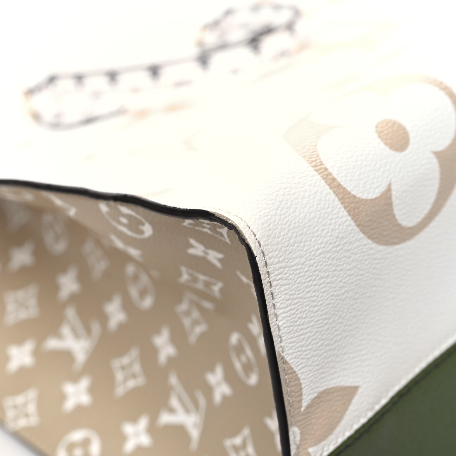 Louis Vuitton Monogram Giant Onthego GM Kaki Beige 8 of 11