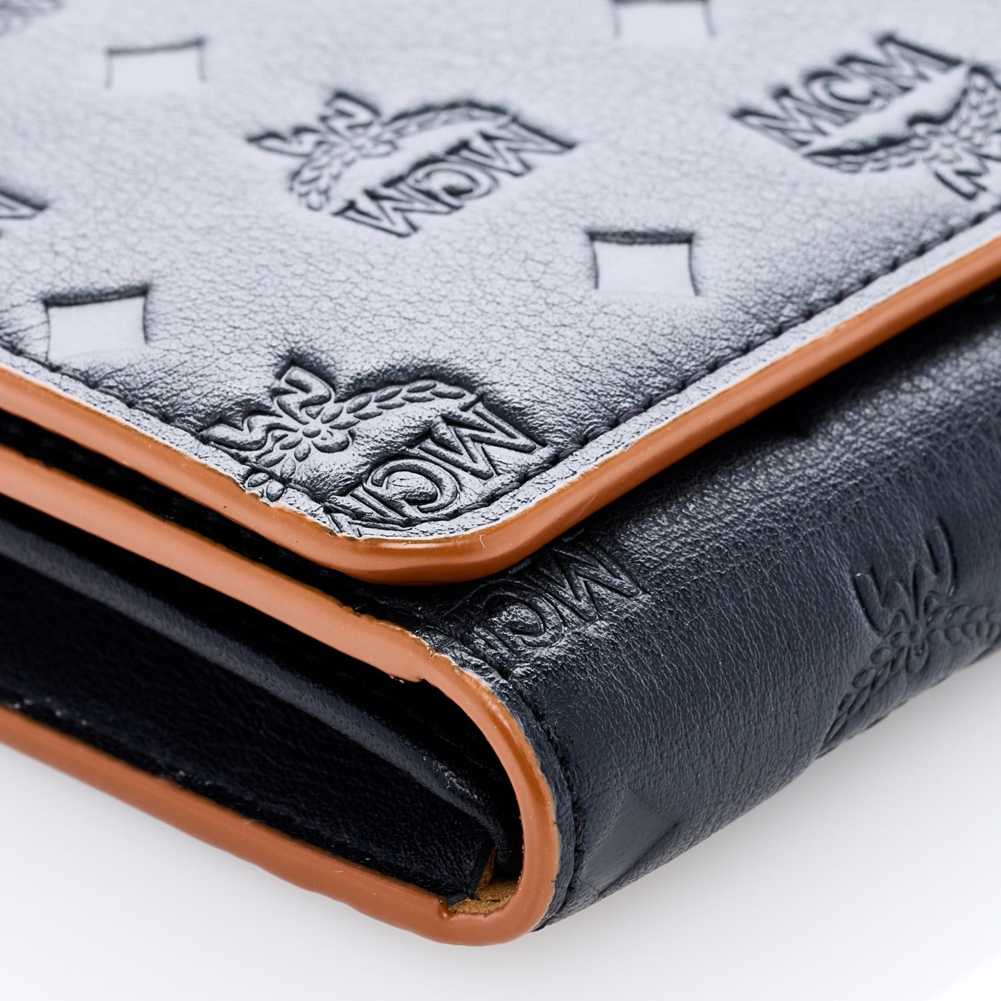 Calfskin Ottomar Aren Crossbody Wallet Black