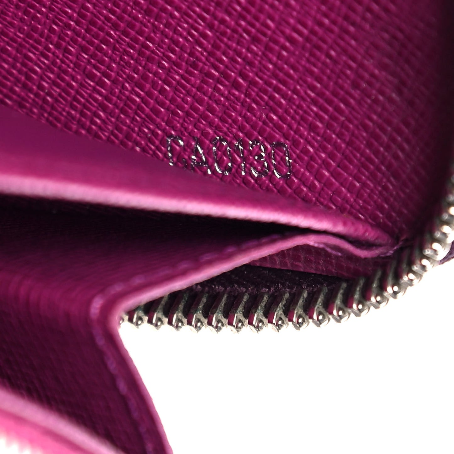 Epi Zippy Organizer Wallet Cassis