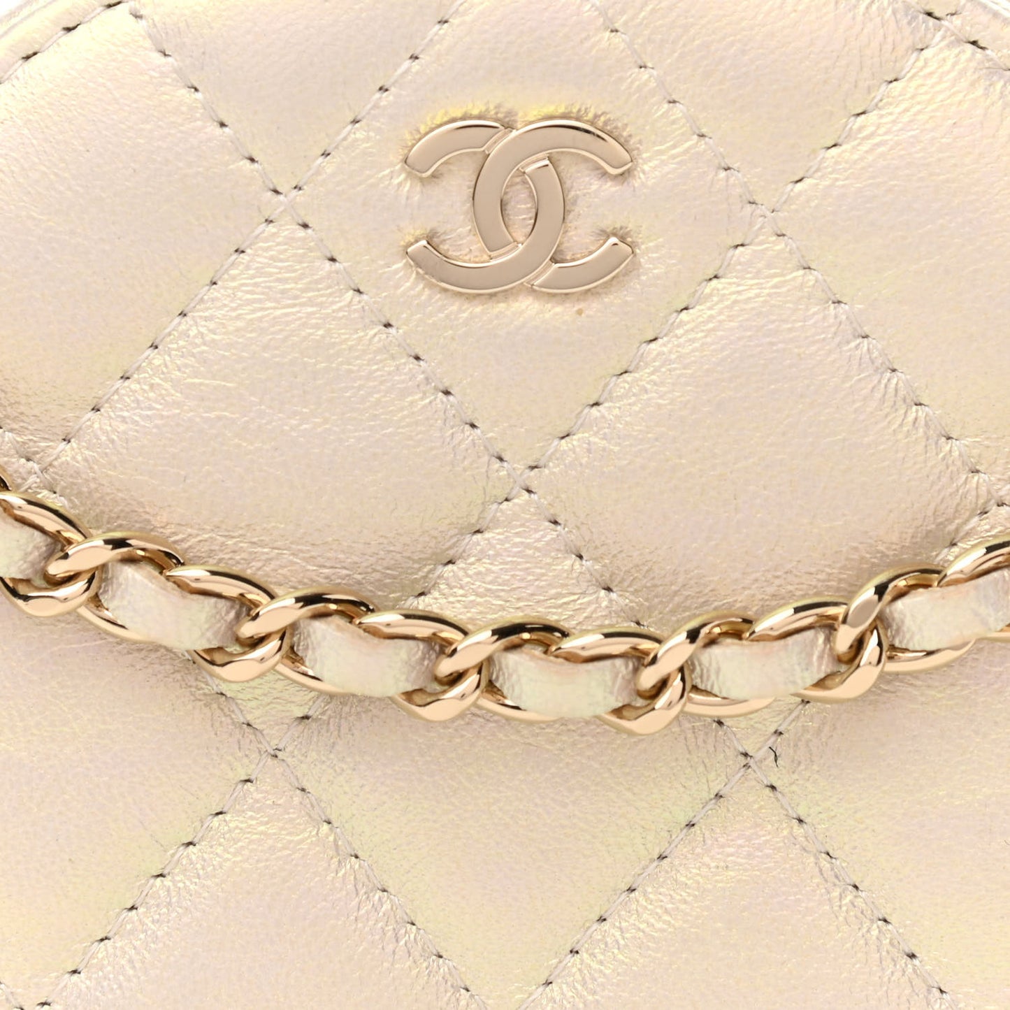Iridescent Lambskin Quilted Round Clutch With Chain Ivory