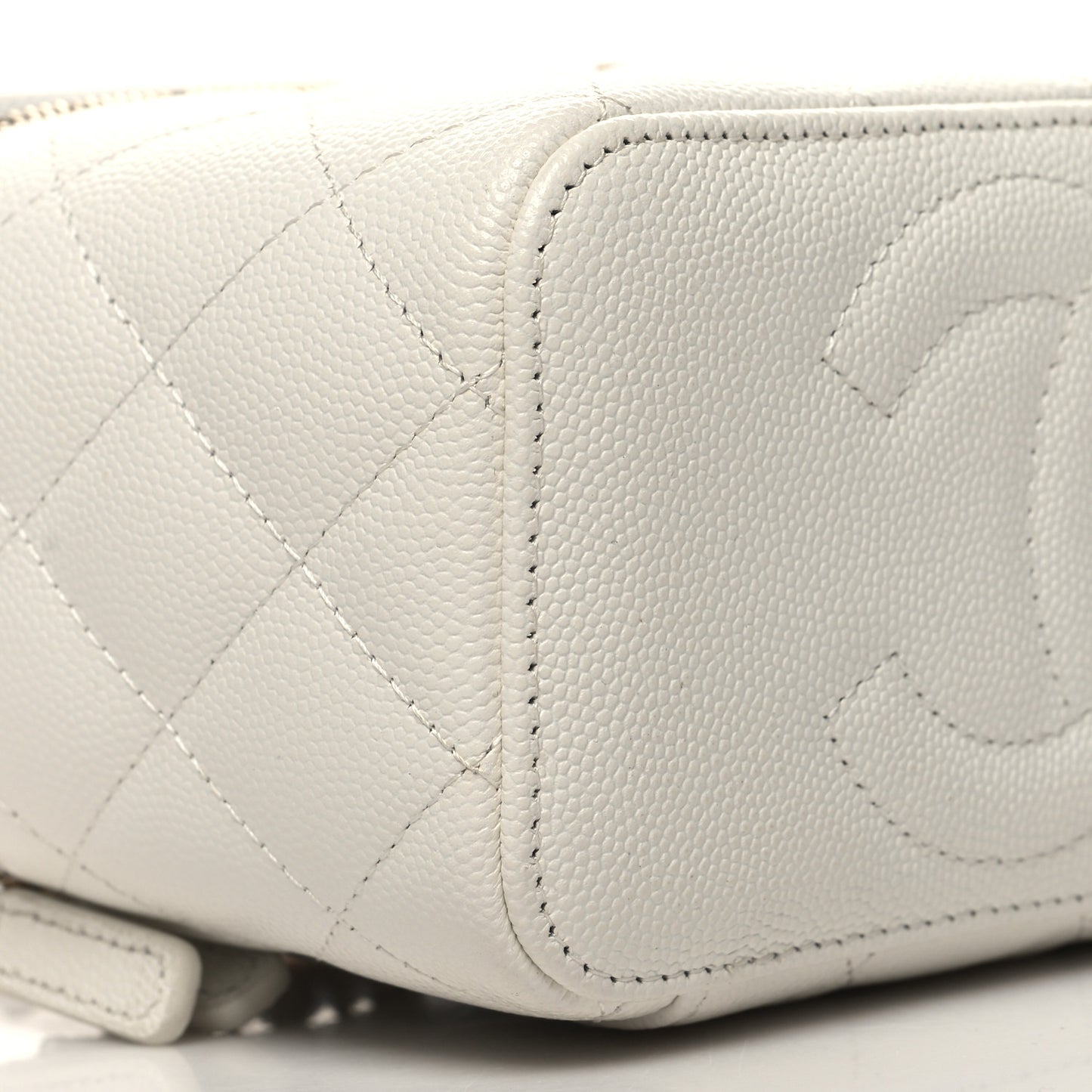 Caviar Quilted Small Vanity Case With Chain White