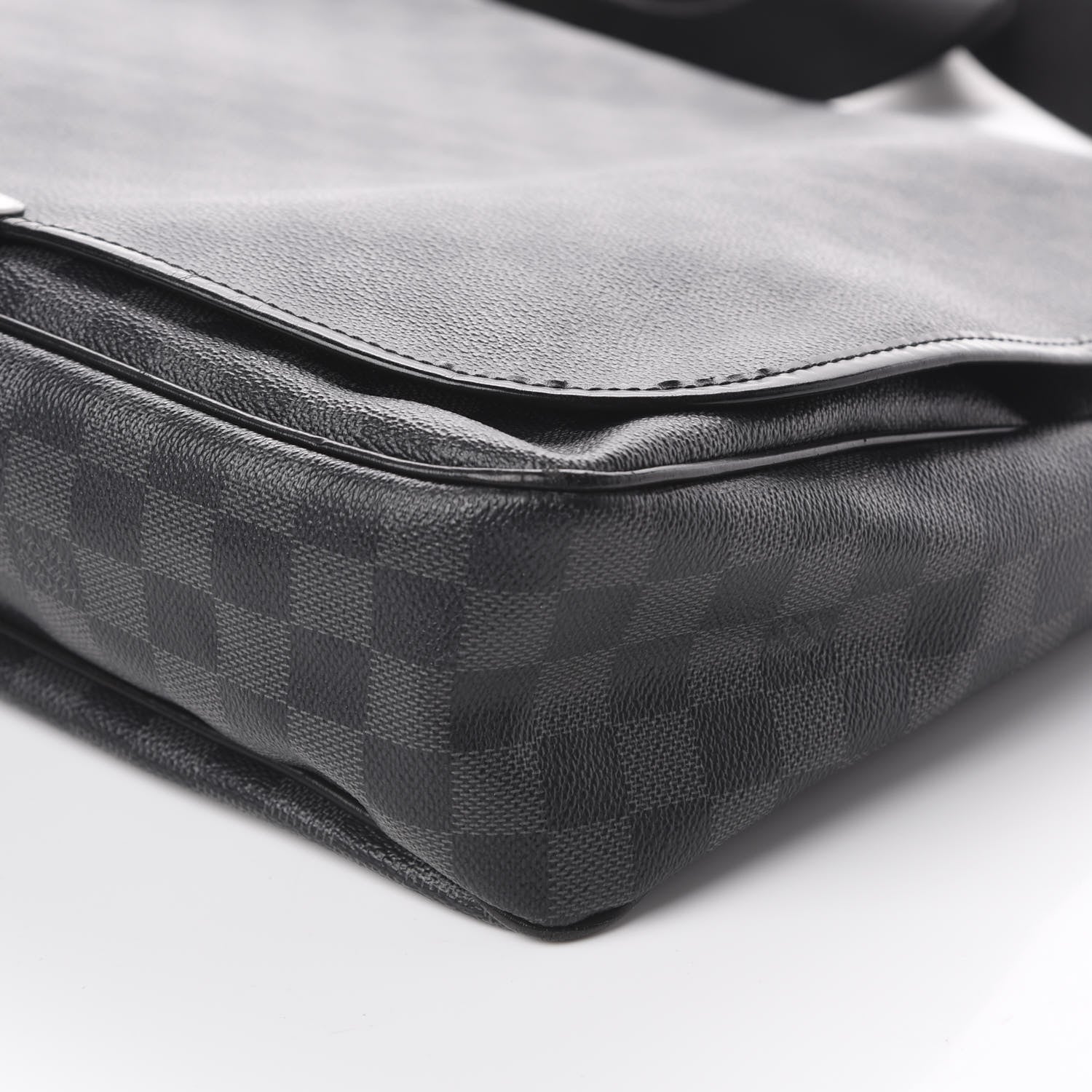 Louis Vuitton Damier Graphite Daniel GM 6 of 8