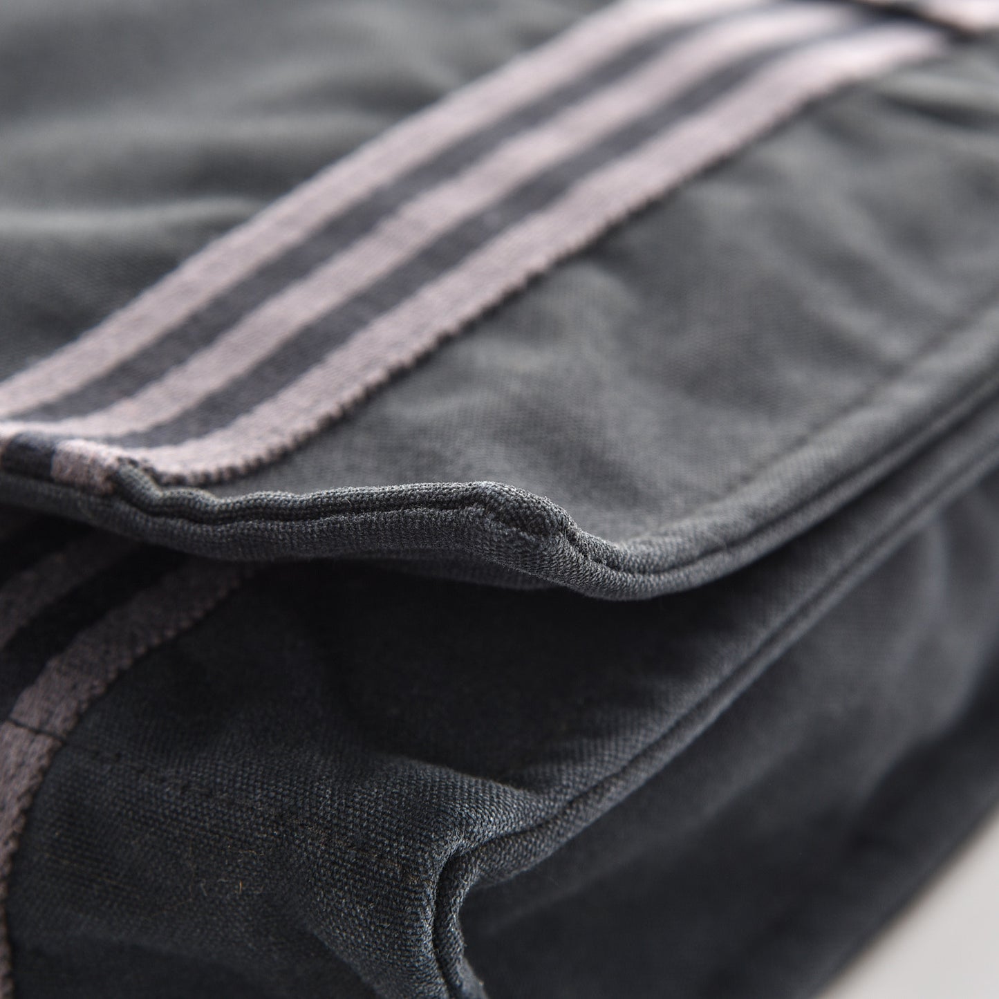 Canvas Herline Messenger Bag Black