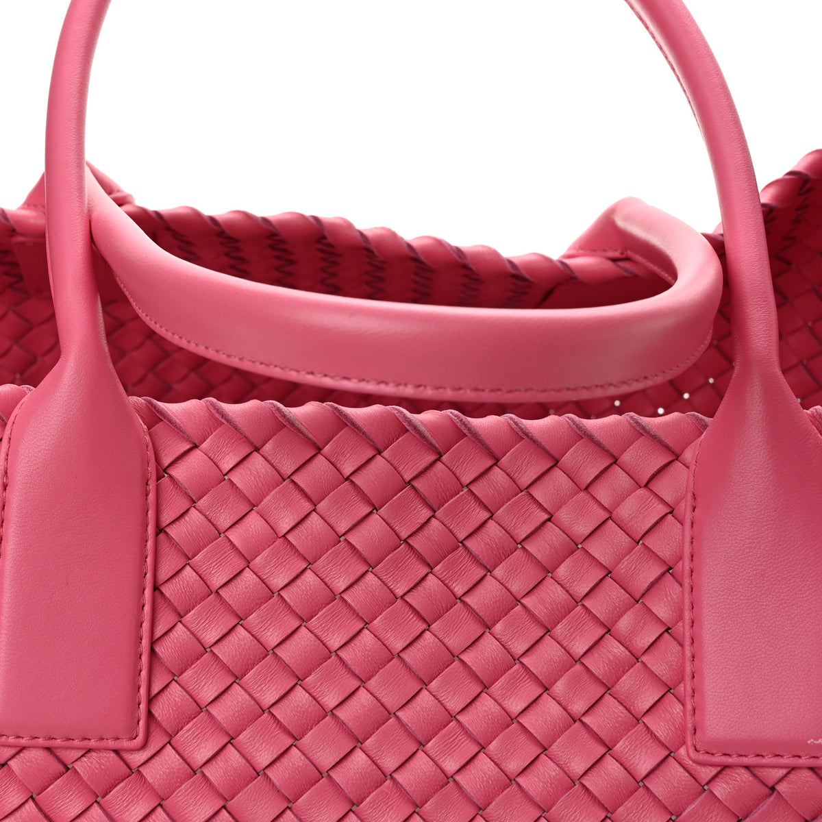 Lambskin Intreccio Medium Cabat Milkshake
