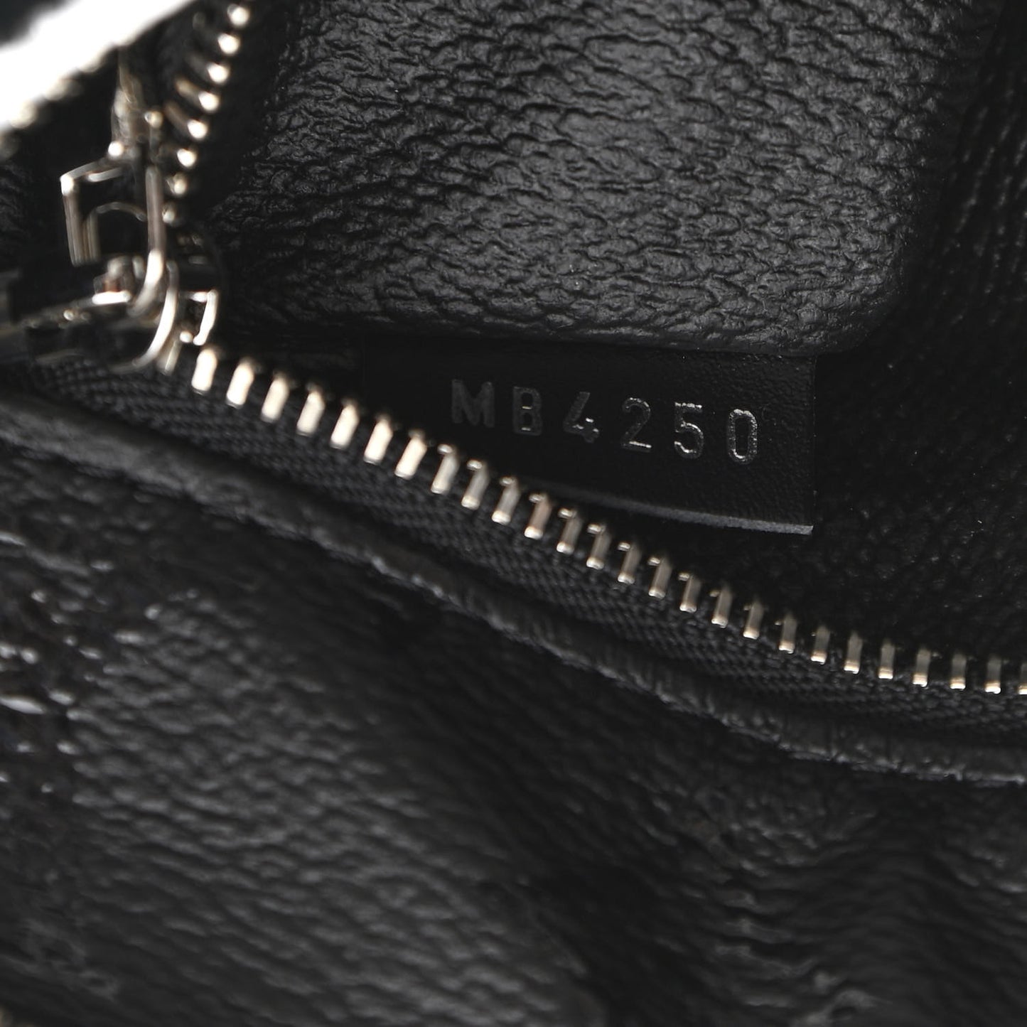 X UF Tufted Monogram Speedy Bandouliere 25 White Black
