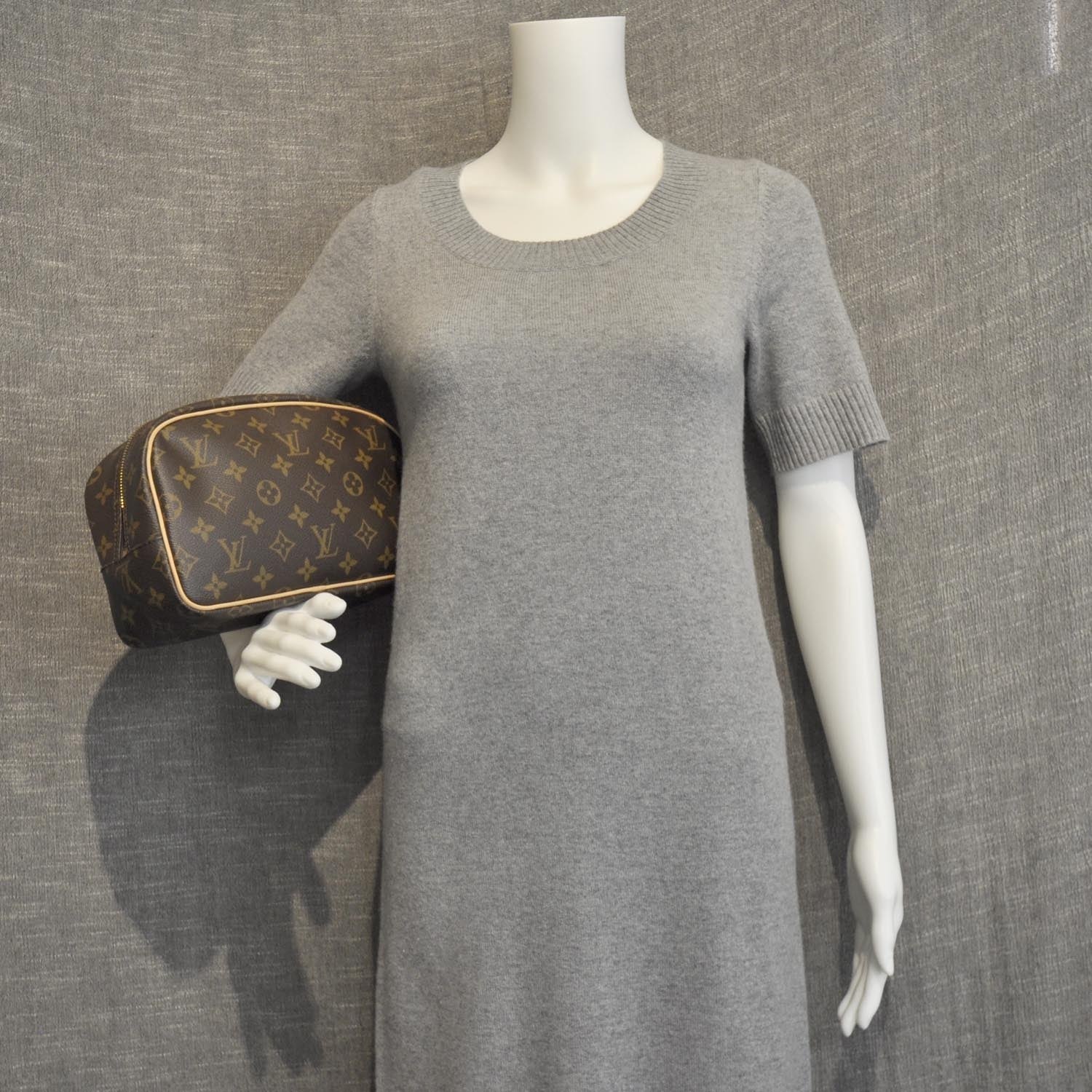 Louis Vuitton Monogram Toiletry Bag 25 2 of 8