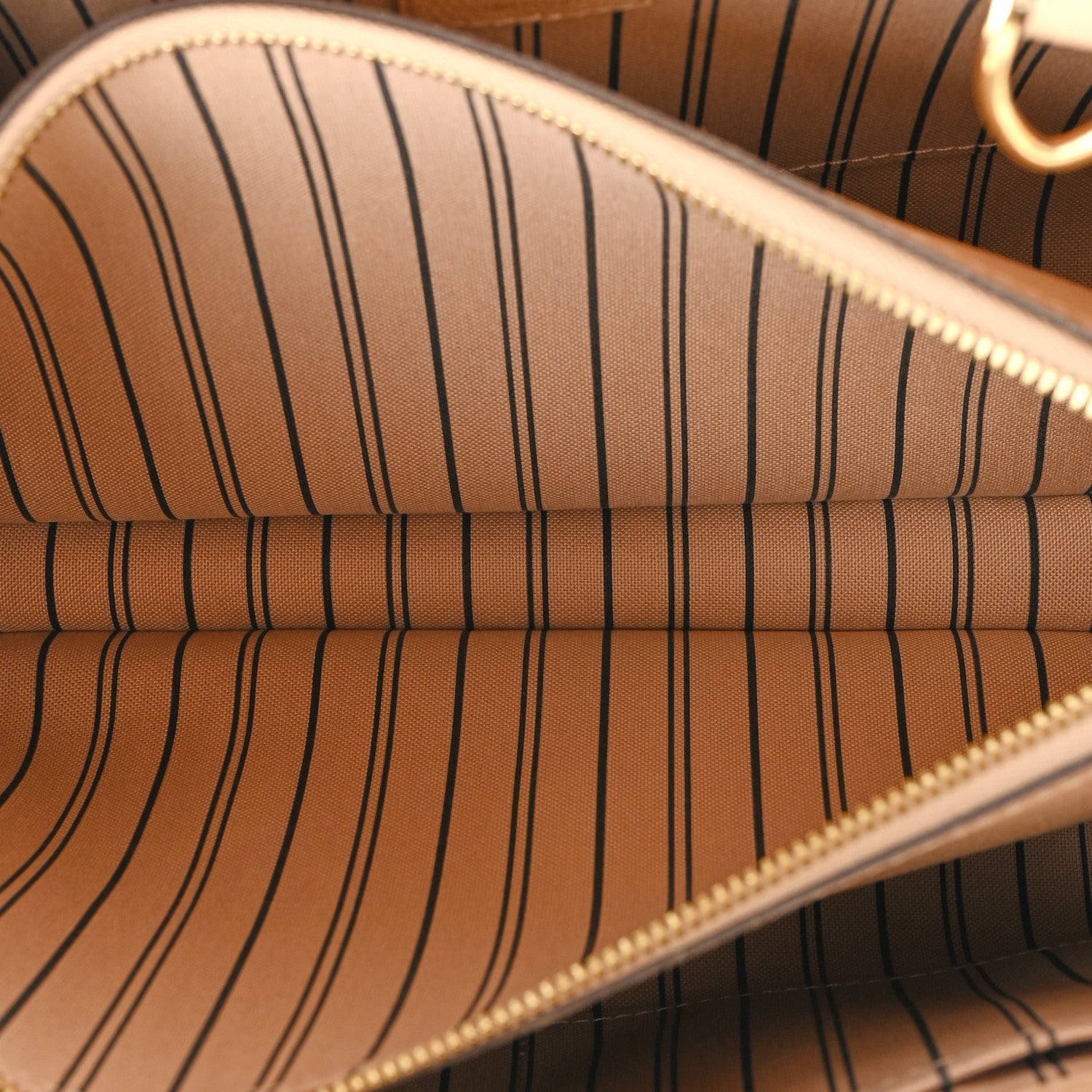 Louis Vuitton Empreinte Montaigne MM Dune 6 of 14