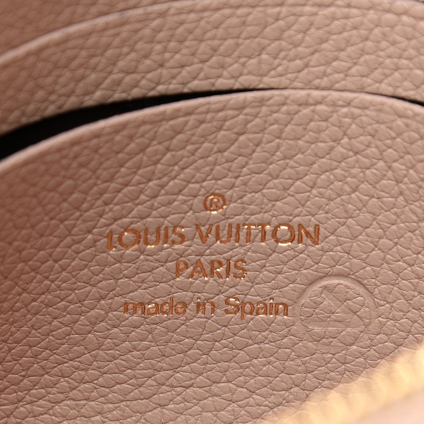 Soft Calfskin My Lockme Chain Pochette Greige