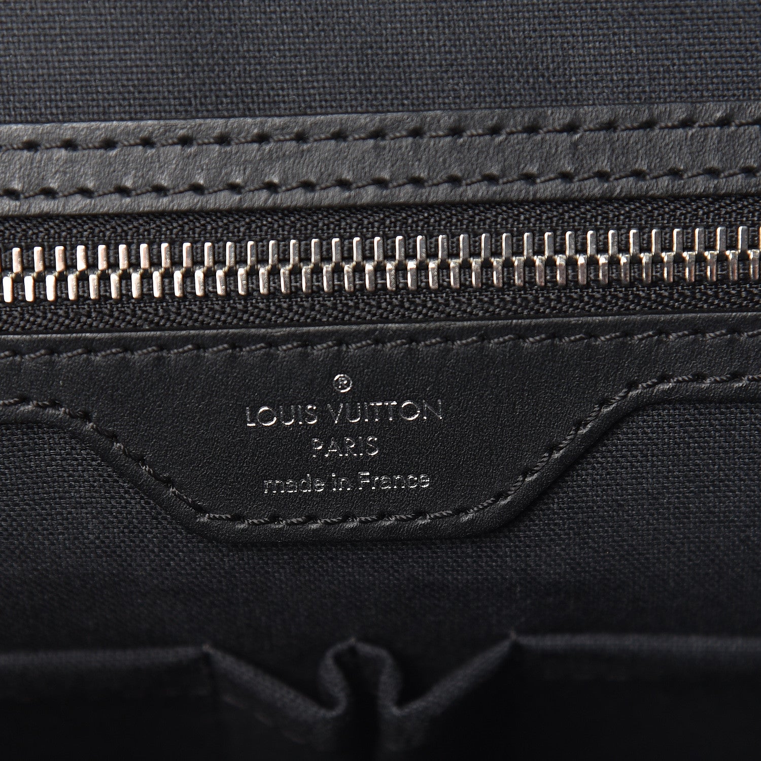 Louis Vuitton Epi Vassili PM Messenger Bag Black 6 of 13