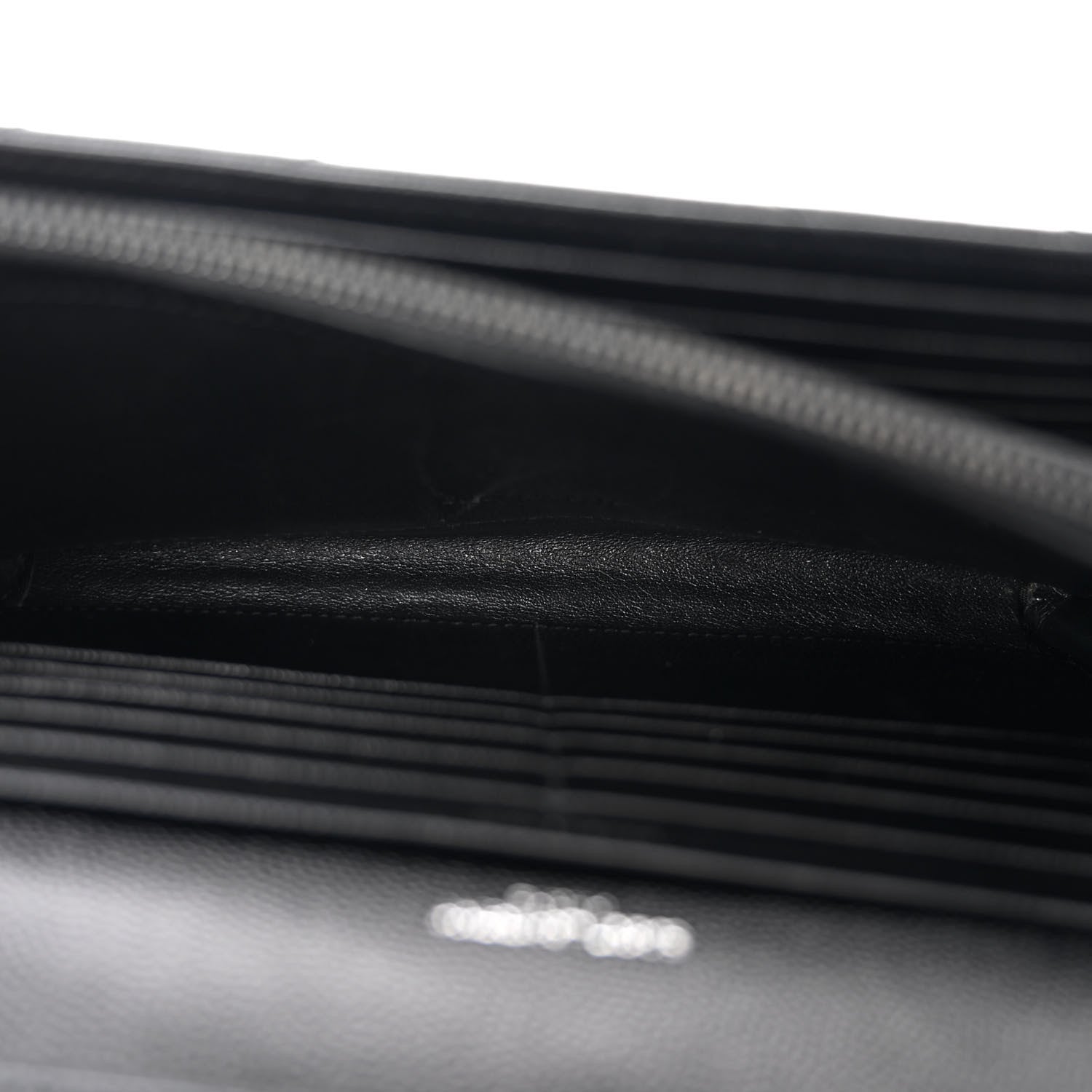 Saint Laurent Grain De Poudre Matelasse Chevron Monogram Monochrome Chain Wallet Black 5 of 11
