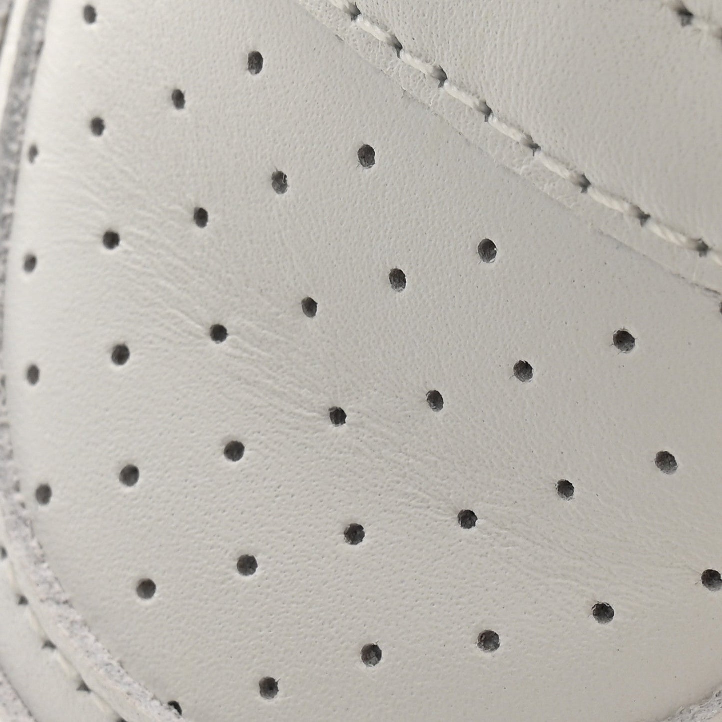 Calfskin CC Womens Sneakers 36 White