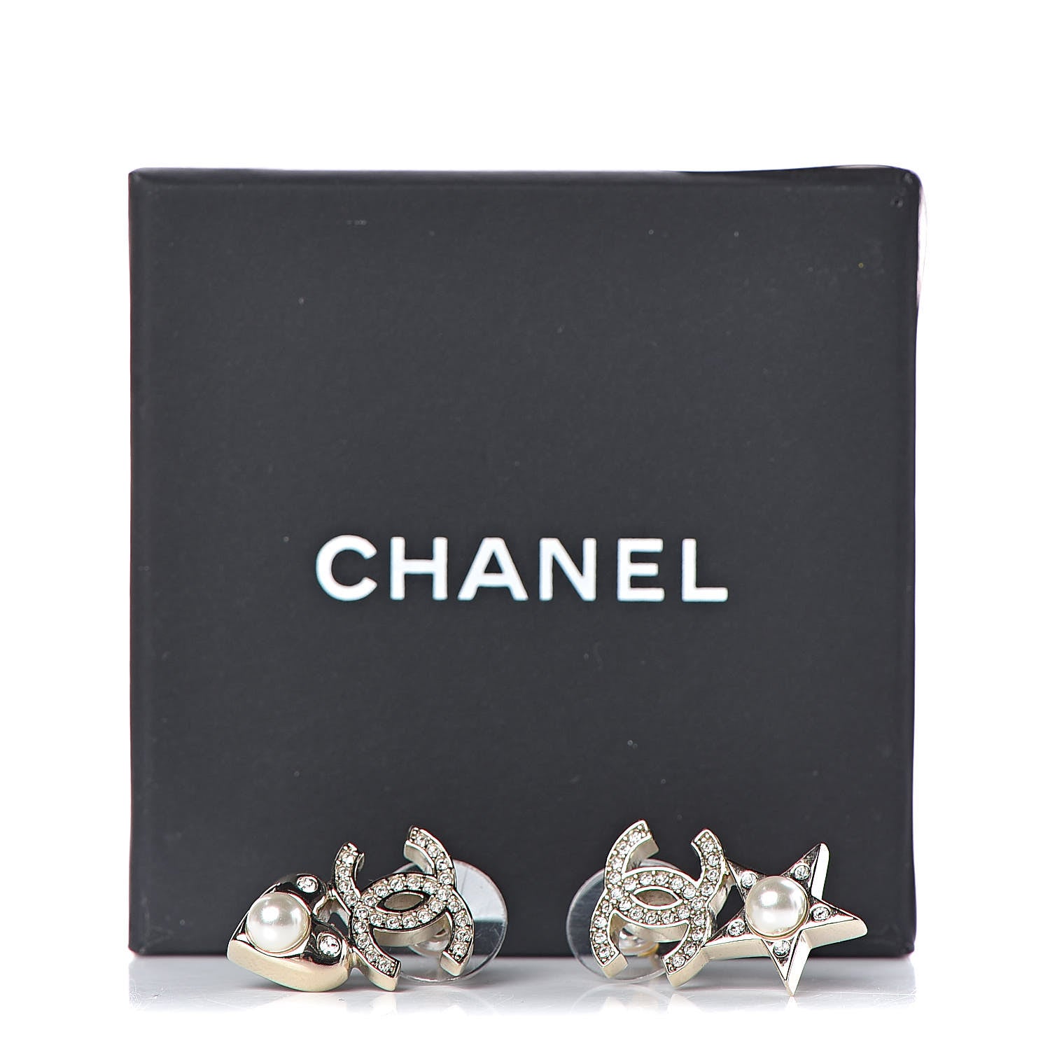 Chanel Crystal Pearl Charming Winter CC Star Heart Earrings Gold 5 of 5