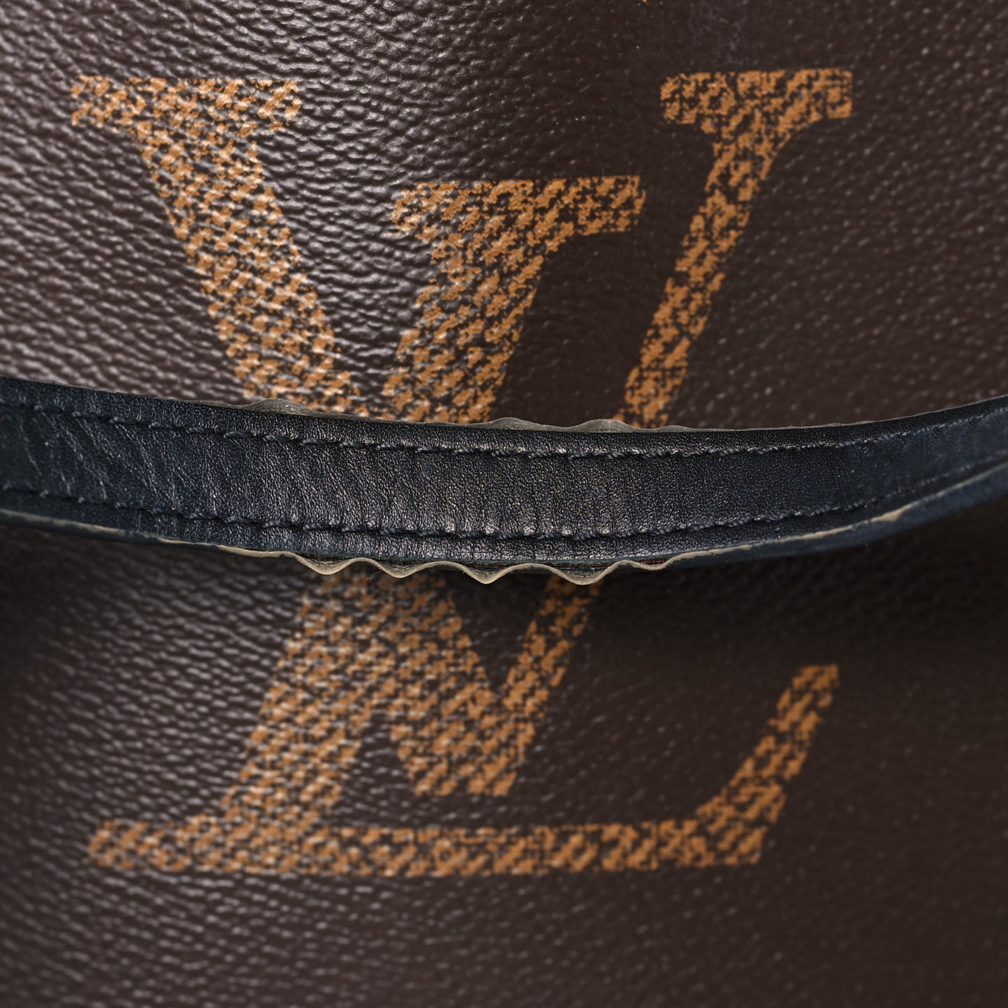 Reverse Monogram Giant Onthego MM