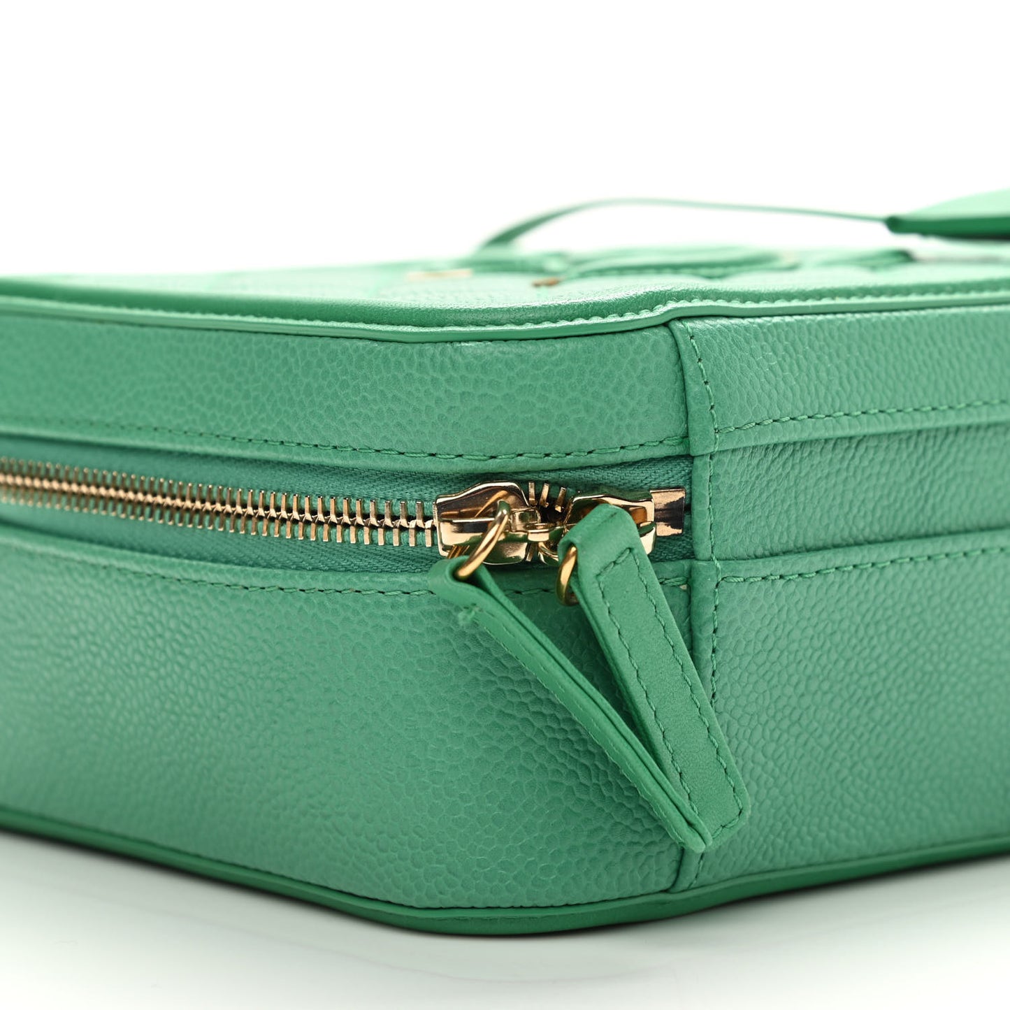 Caviar Quilted Medium CC Filigree Vanity Case Green