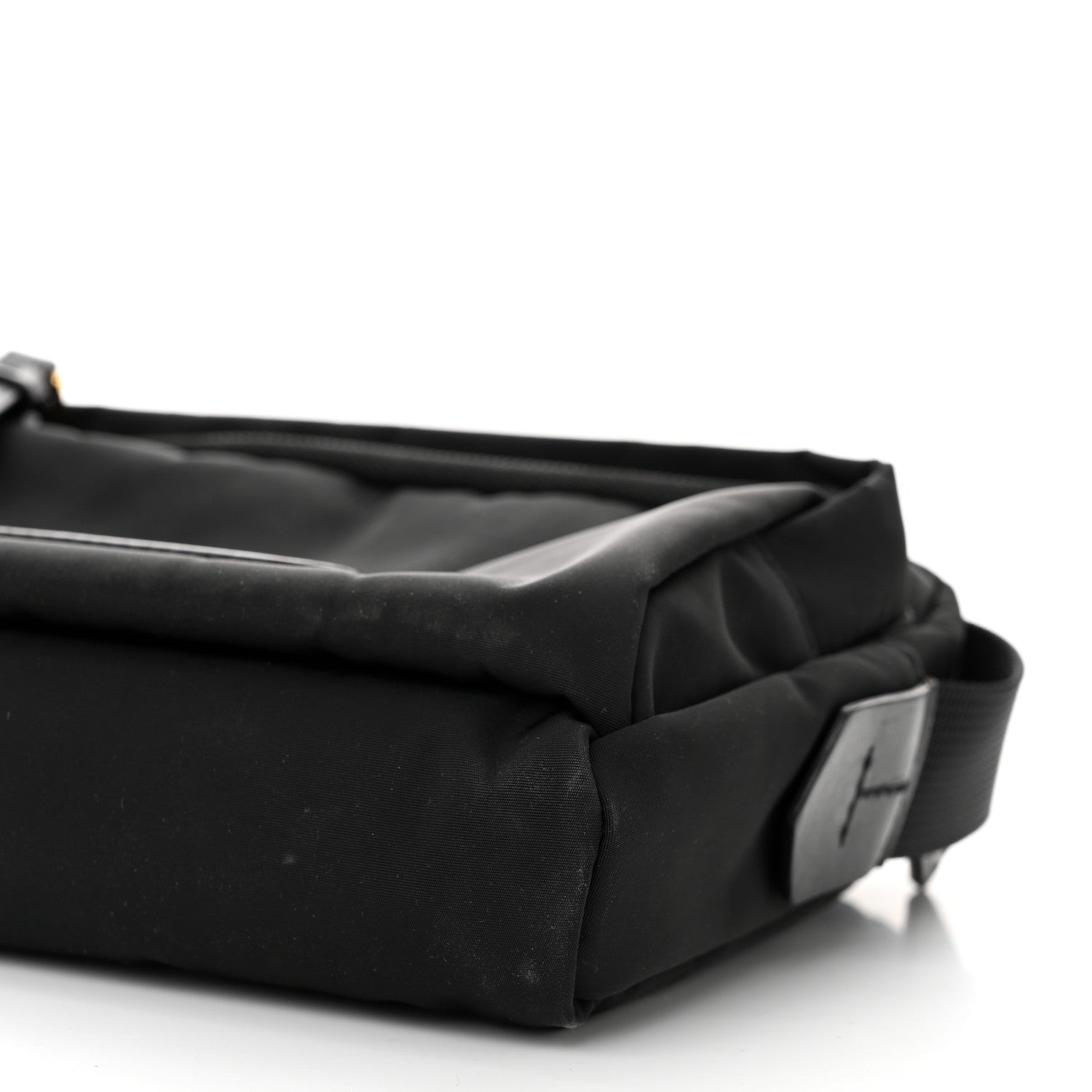 TOM FORD ナイロンメッセンジャーバッグ Tom Ford Nylon Logo Messenger Bag Black 1640507 – FASHIONPHILE