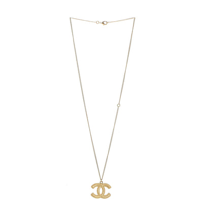 Chanel CC Pendant Necklace Gold 3 of 4
