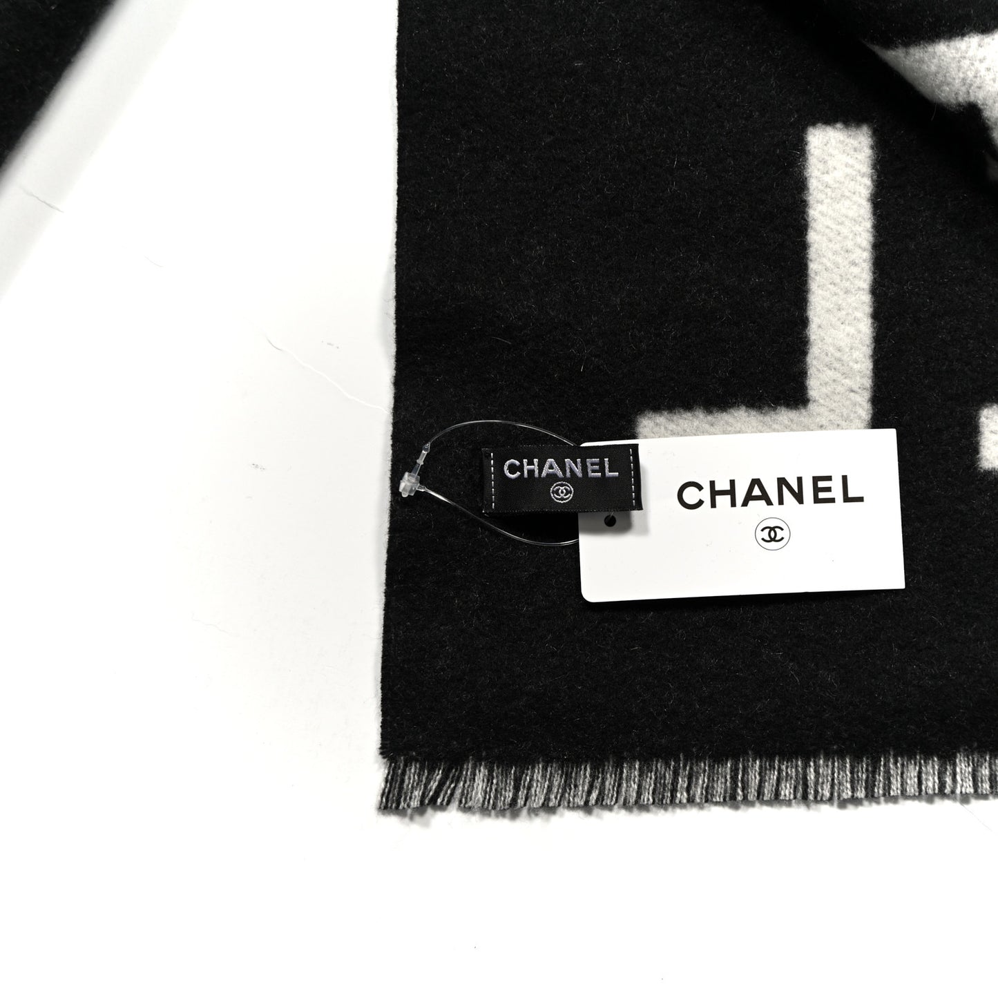 Cashmere CC Fringe Stole Black White