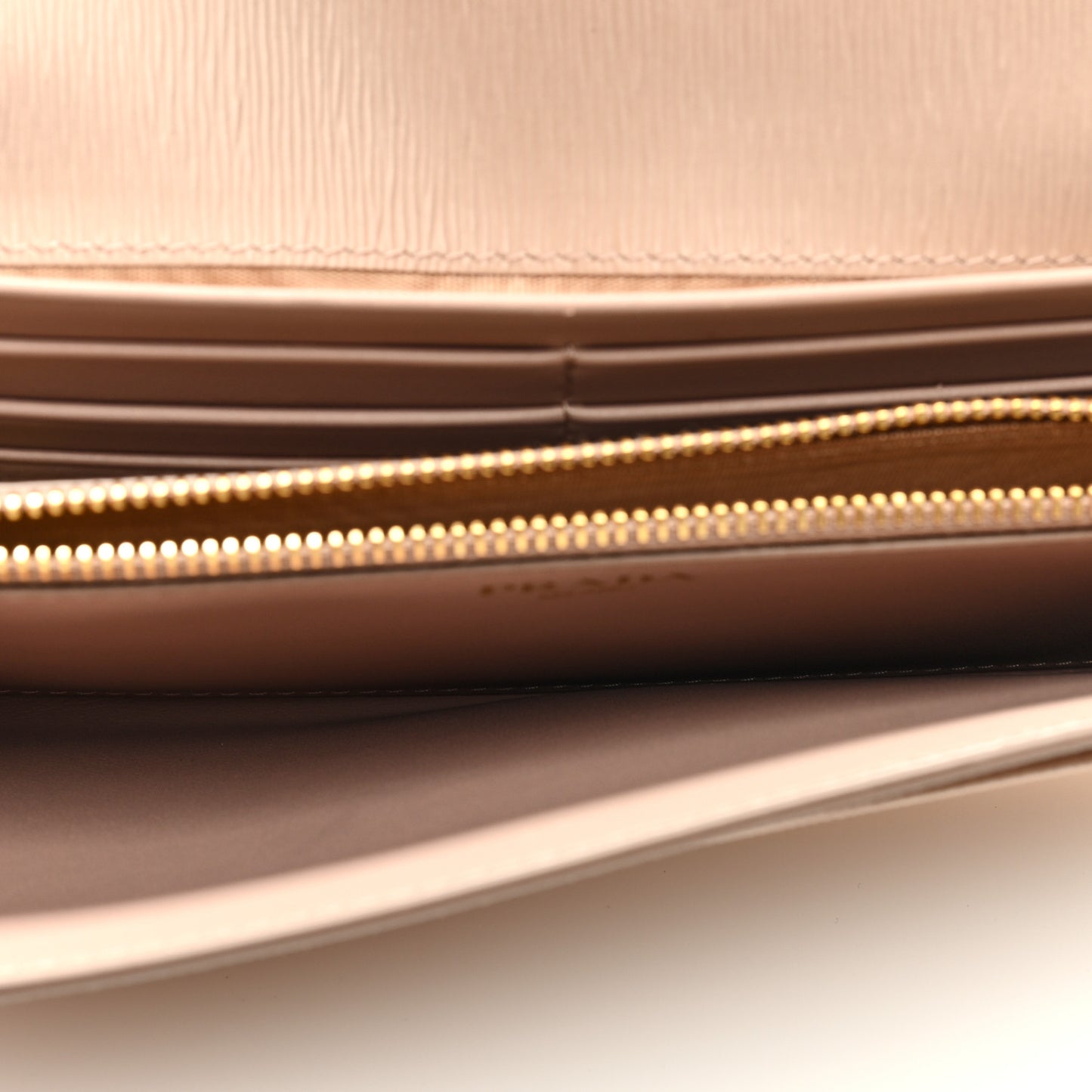 Vitello Move Continental Flap Travel Wallet Cipria
