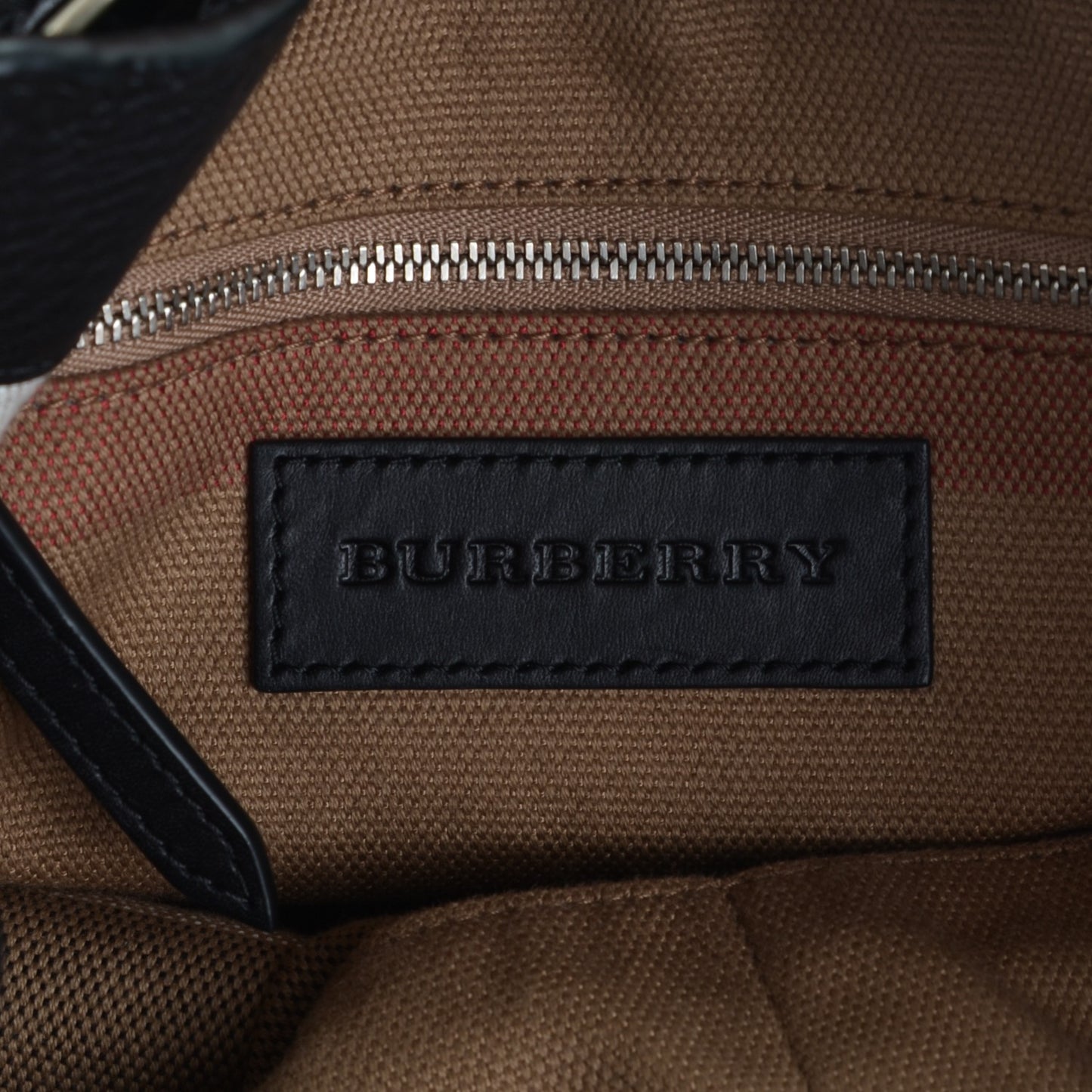Grainy Calfskin House Check Medium Maidstone Black
