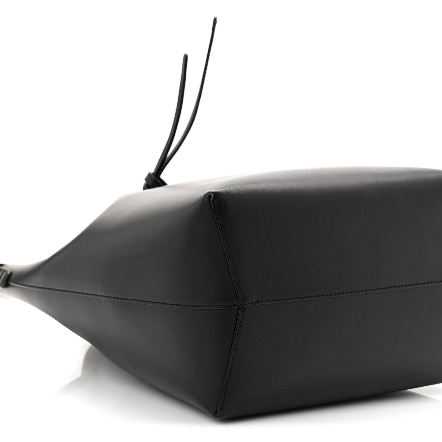 Vegetable Tanned Calfskin Bucket Bag Black Flamma