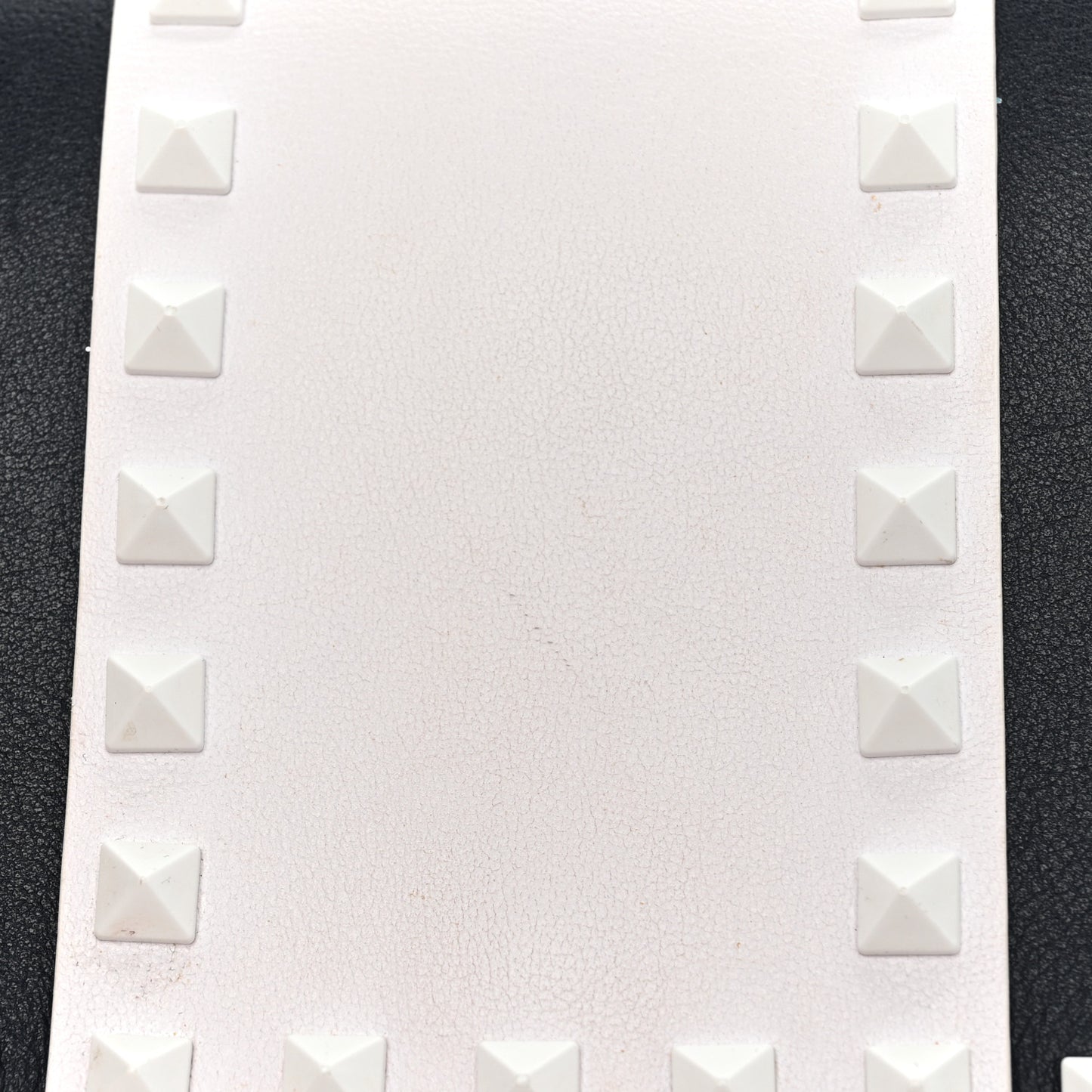 Vitello Colorblock Free Rockstud Wallet on Chain Marine Optic White