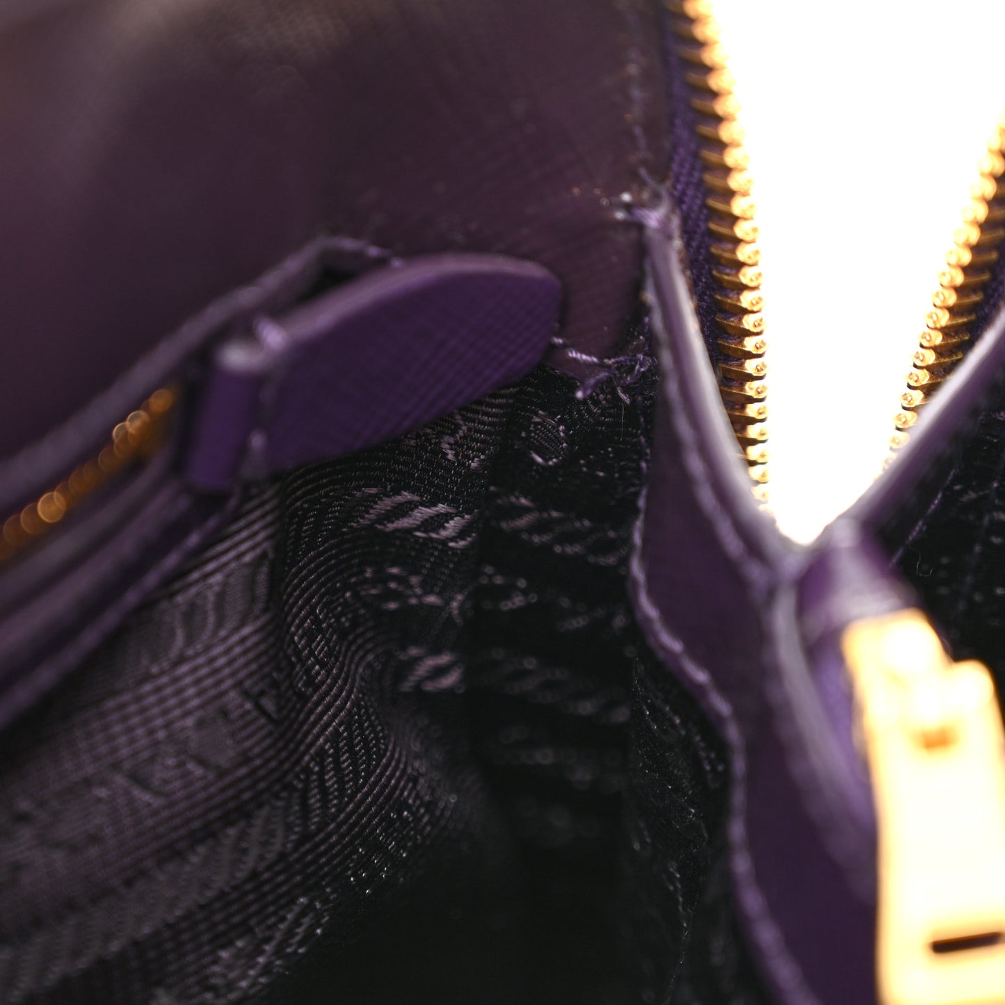 Saffiano Vernice Small Promenade Tote Viola