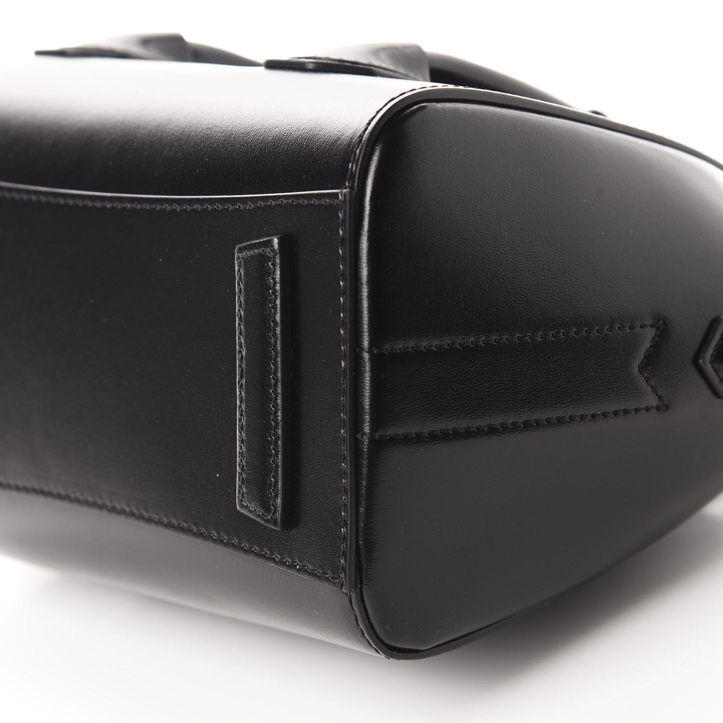 Box Calfskin Mini Lock Antigona Black