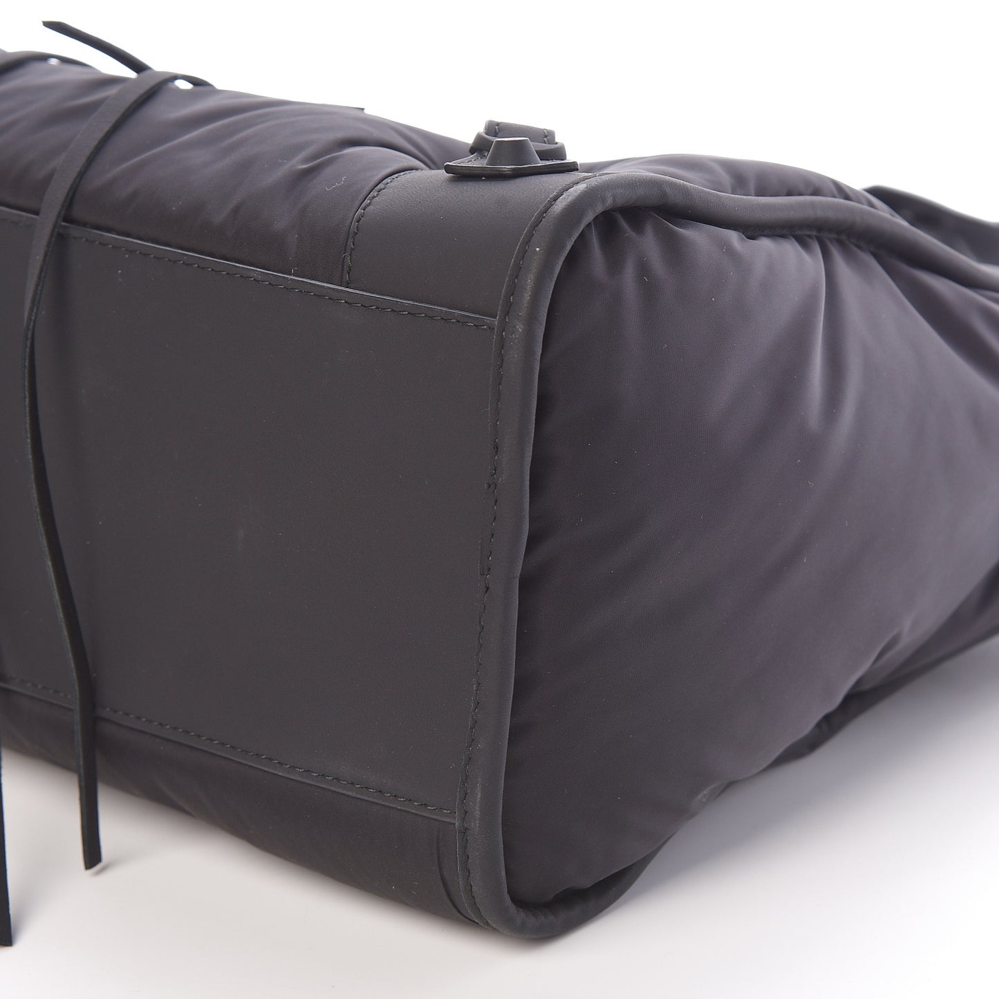 Nylon Agneau Classic Hardware City Black