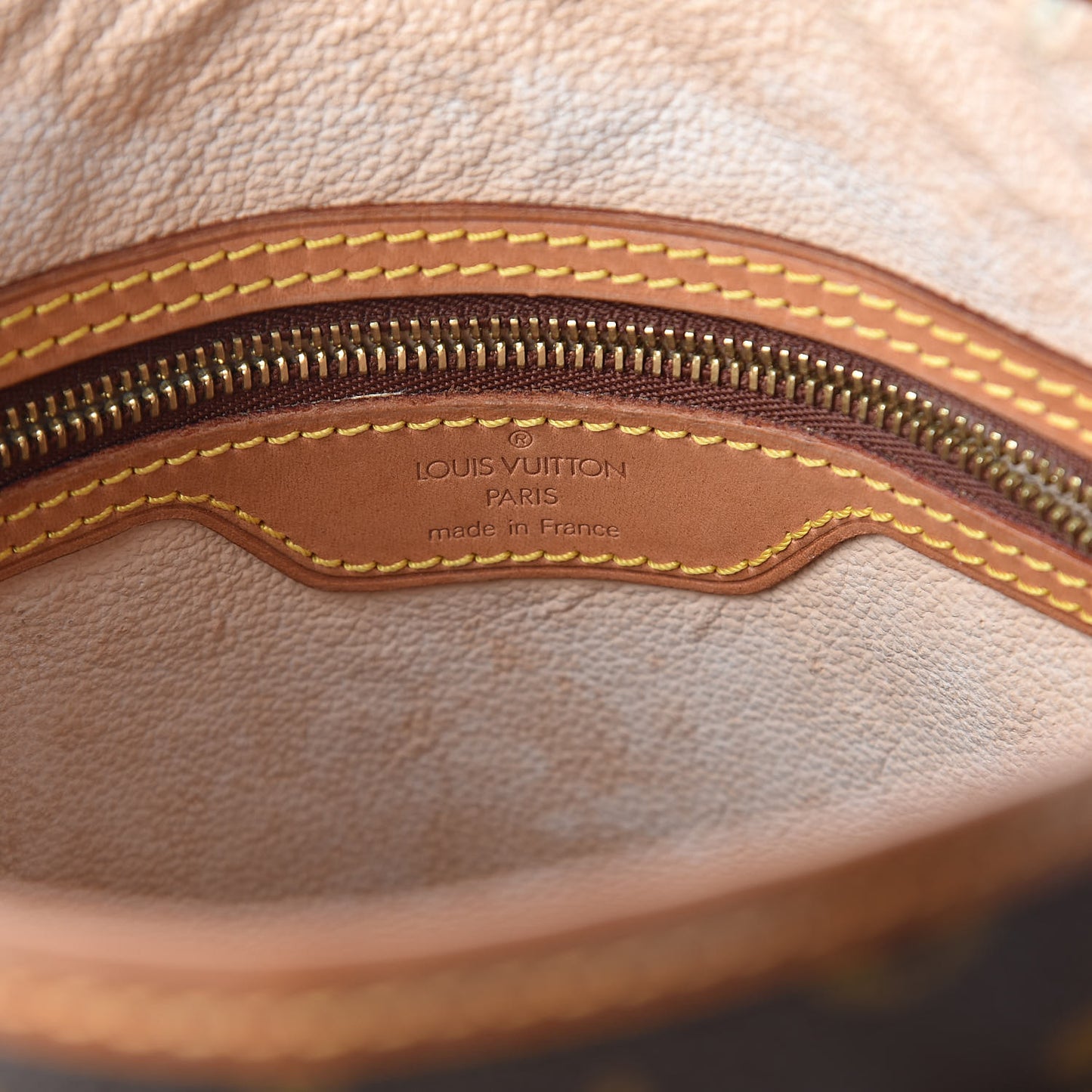 Monogram Petit Bucket 23