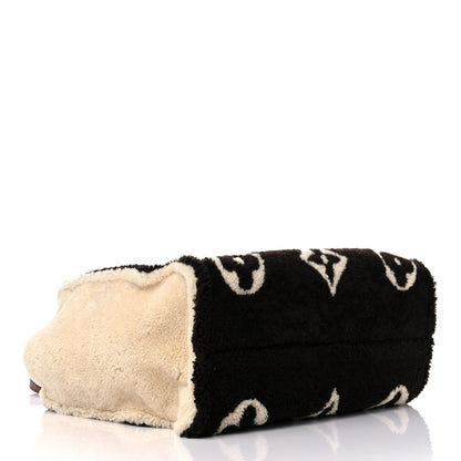 Louis Vuitton Shearling Monogram Giant Teddy Onthego GM Black White 4 of 8