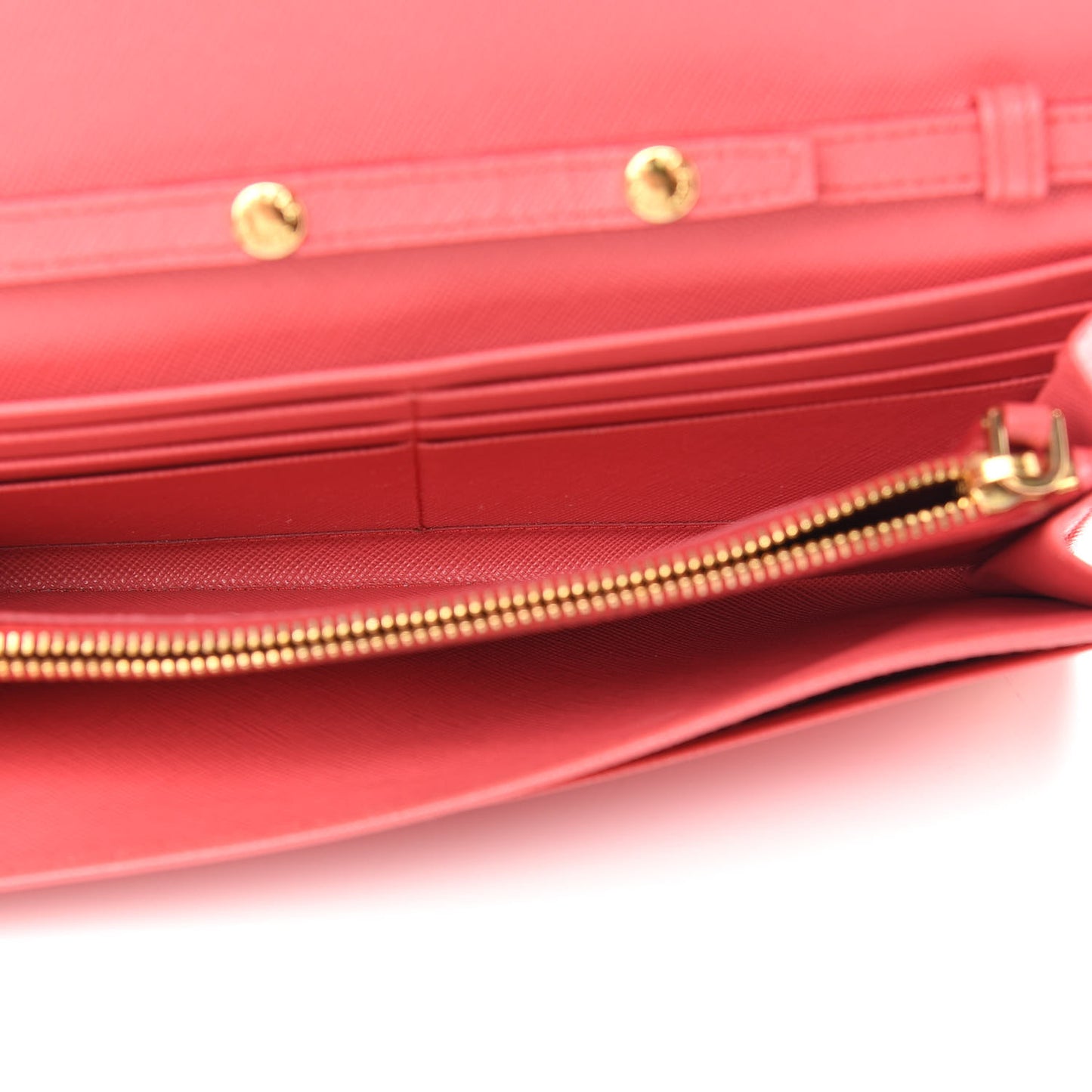 Saffiano Metal Oro Chain Wallet Fragola