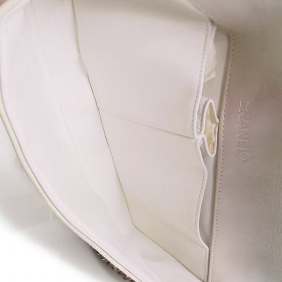 Patent Cube Classic E/W Medium Flap White