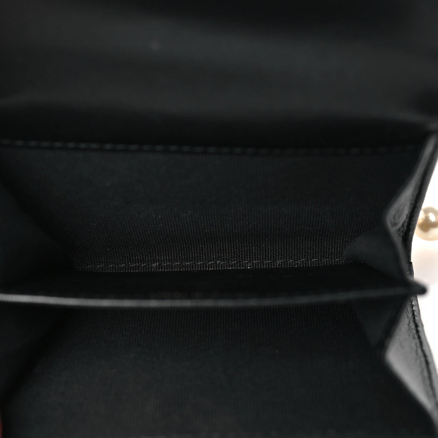 Lambskin Quilted Pearl Card Holder With Chain Black