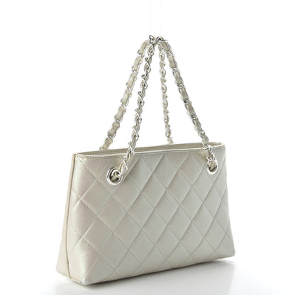 Chanel Iridescent Lambskin Quilted Pochette White 3 of 13