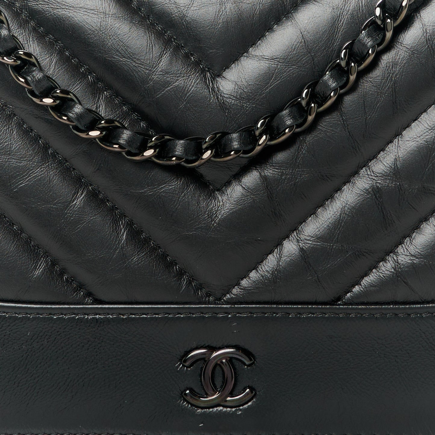 Aged Calfskin Chevron Quilted Gabrielle Wallet On Chain WOC Black