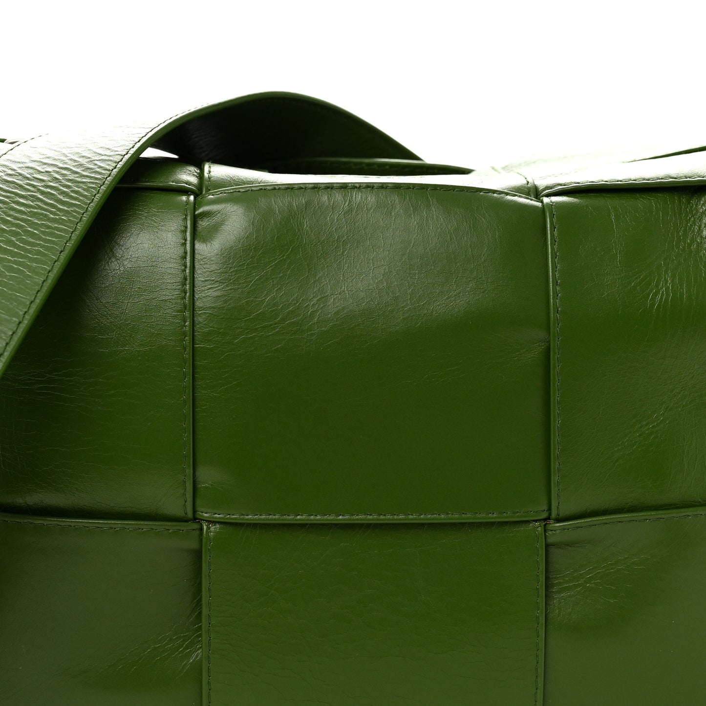 Paper Calfskin Maxi Intreccio Medium Arco Camera Bag Avocado