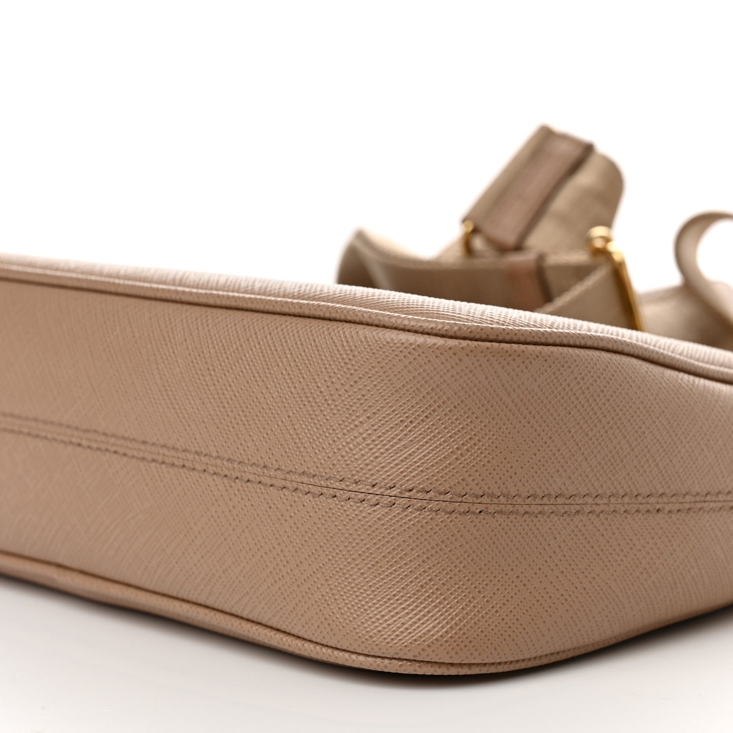Saffiano Lux Re-Edition 2005 Shoulder Bag Cammeo