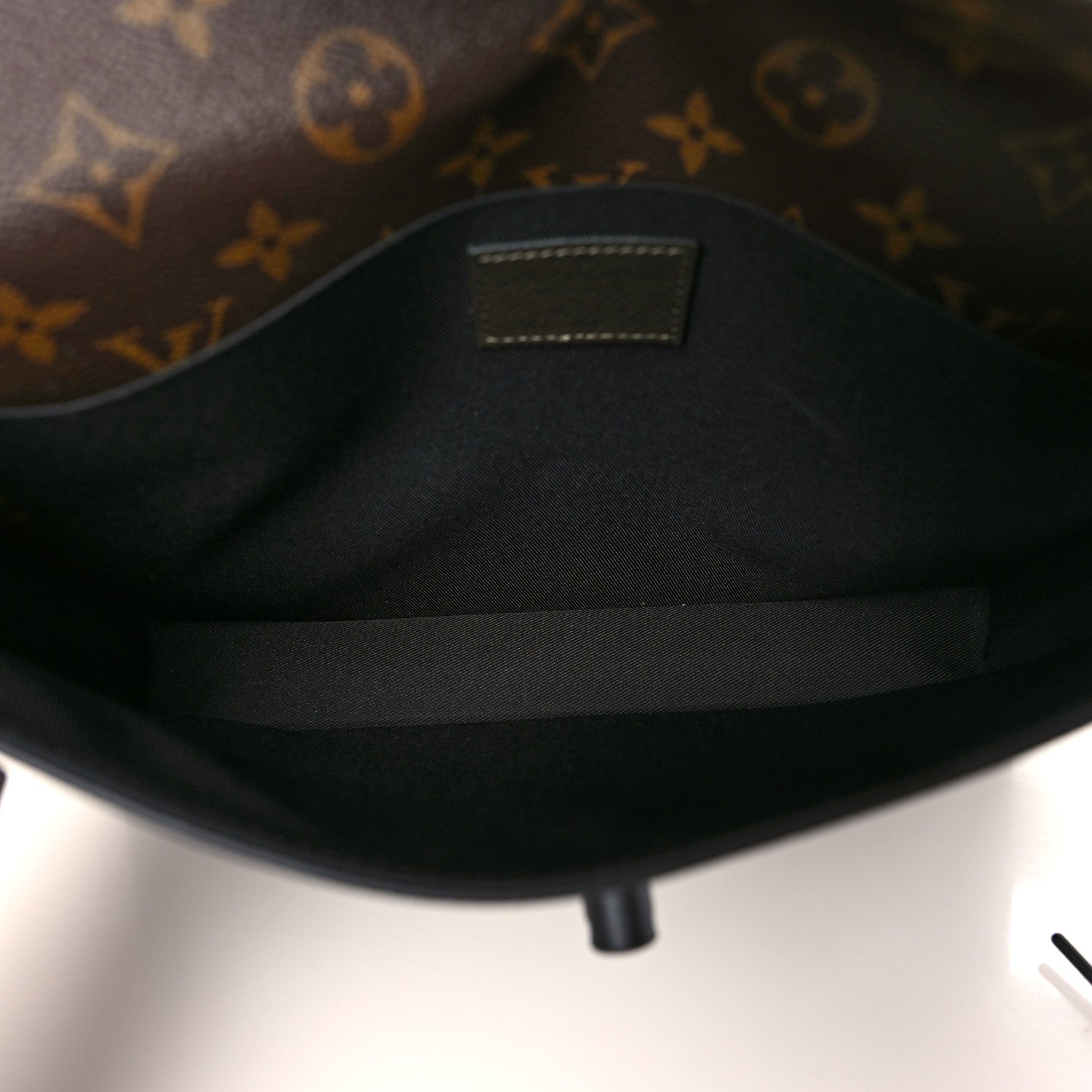 Louis Vuitton Taiga Monogram Pochette Voyage Steamer Khaki Green 4 of 6