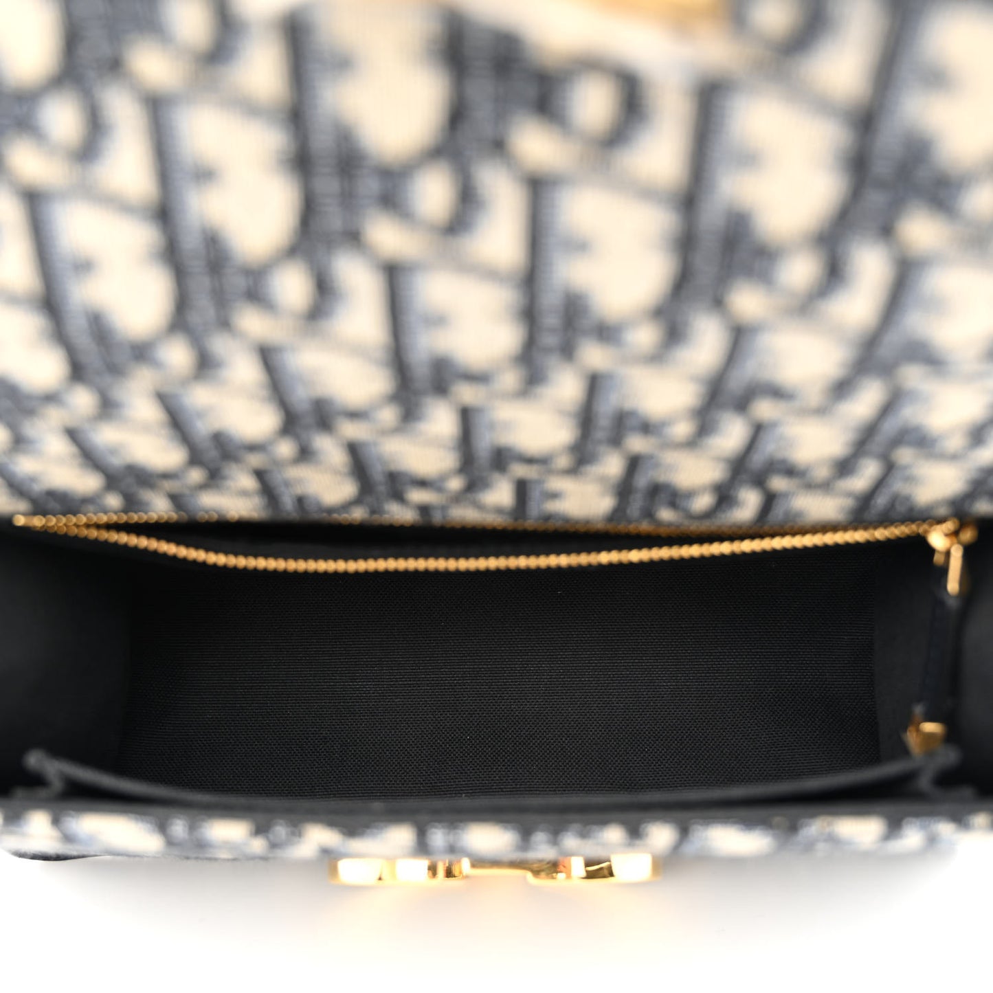 Oblique 30 Montaigne Chain Flap Bag Blue