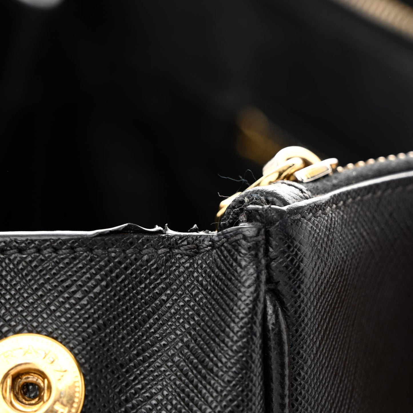 Saffiano Medium Galleria Double Zip Tote Black