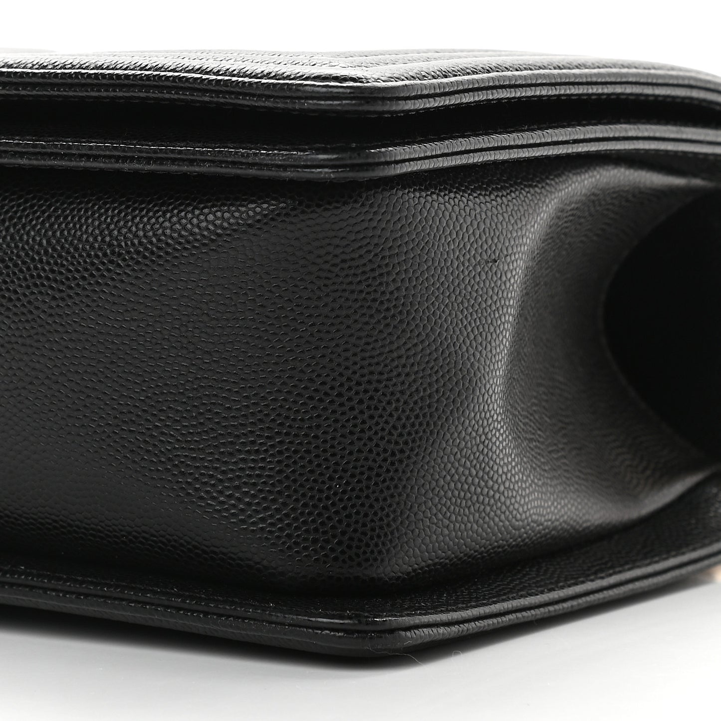 Caviar Quilted Medium Boy Flap Black