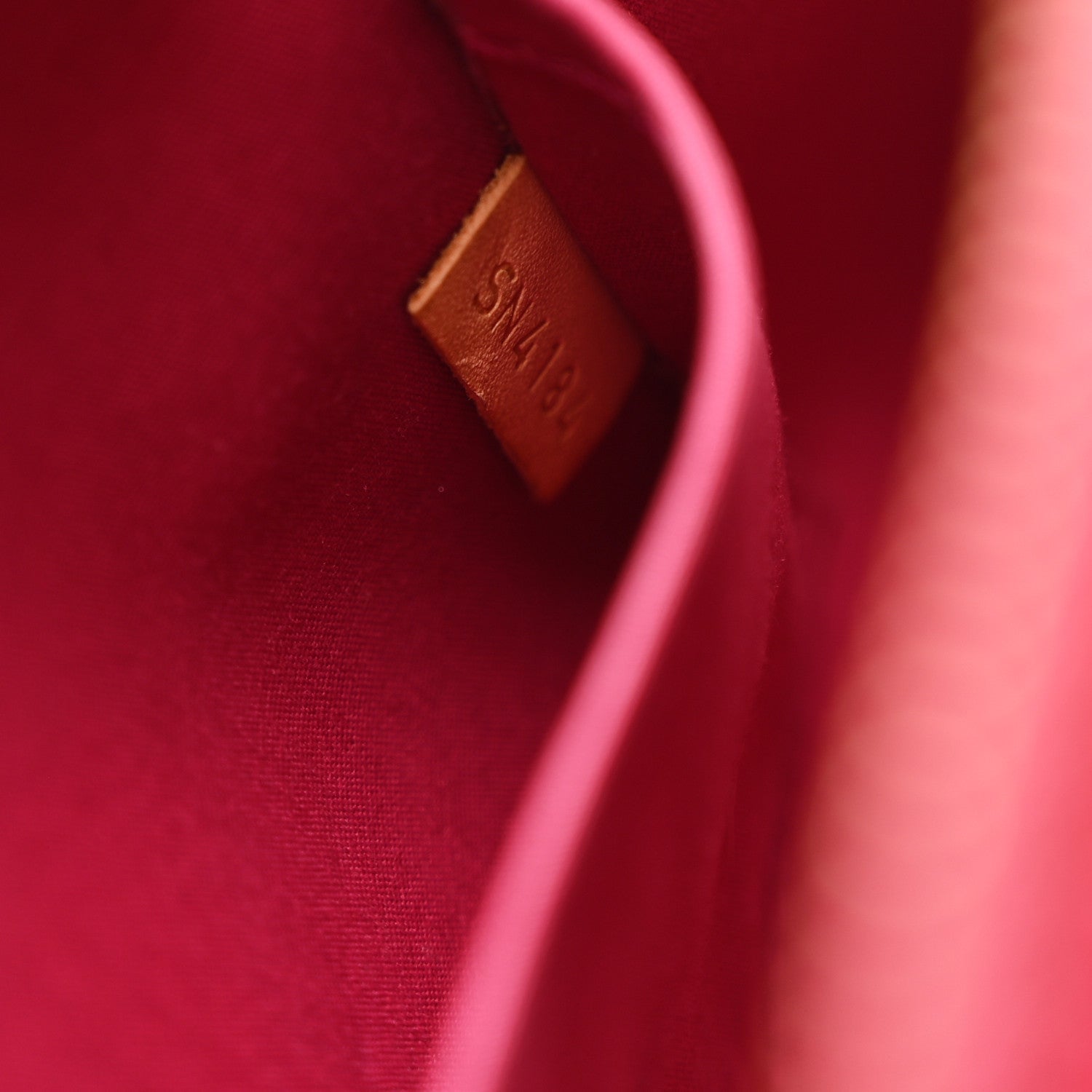 Louis Vuitton Vernis Alma BB Rose Indien 7 of 12