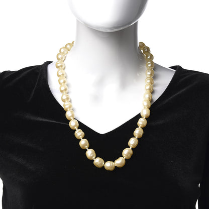 Chanel Pearl Short Necklace Gold 2 of 7