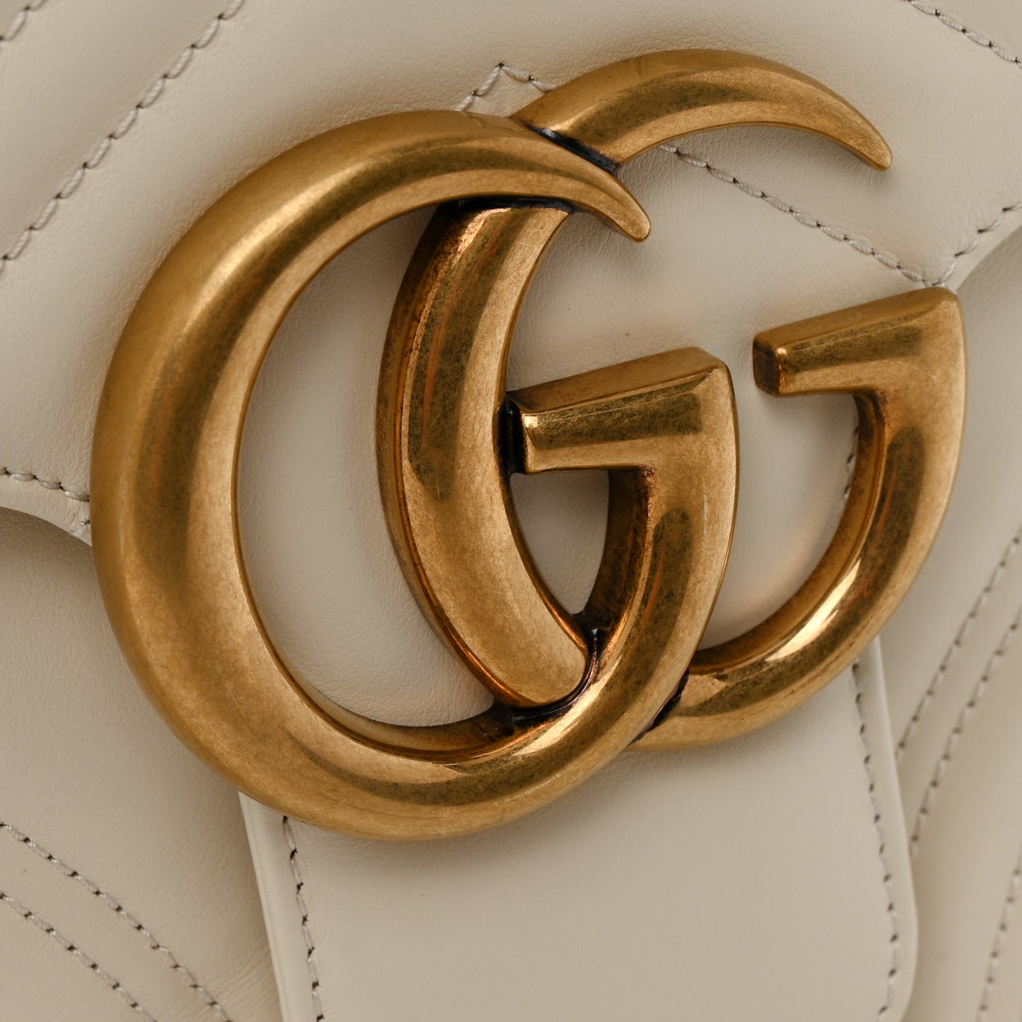 Calfskin Matelasse Medium GG Marmont Top Handle Shoulder Bag Mystic White