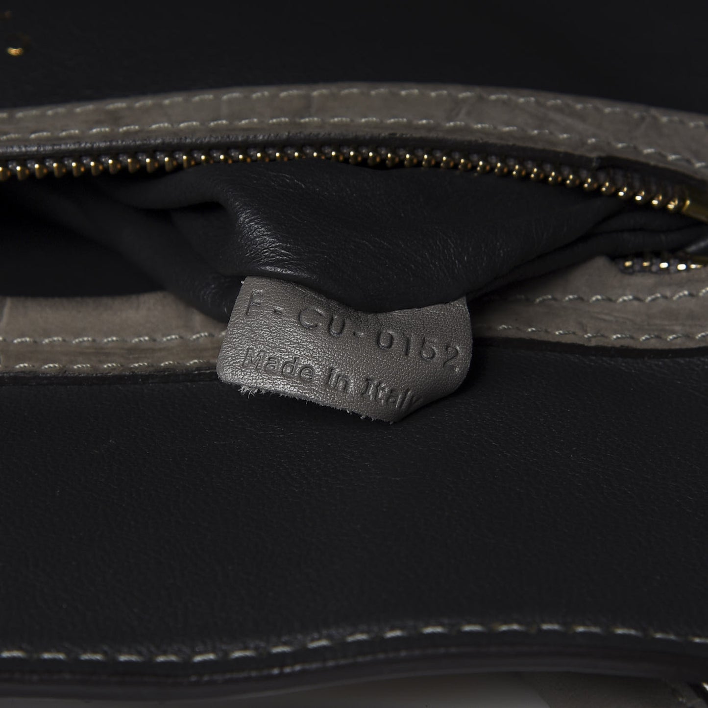 Crocodile Embossed Nubuck Medium Phantom Luggage Grey