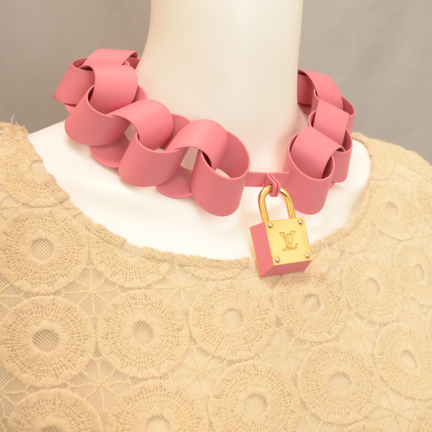 Louis Vuitton Daisy Necklace Pink 2 of 4